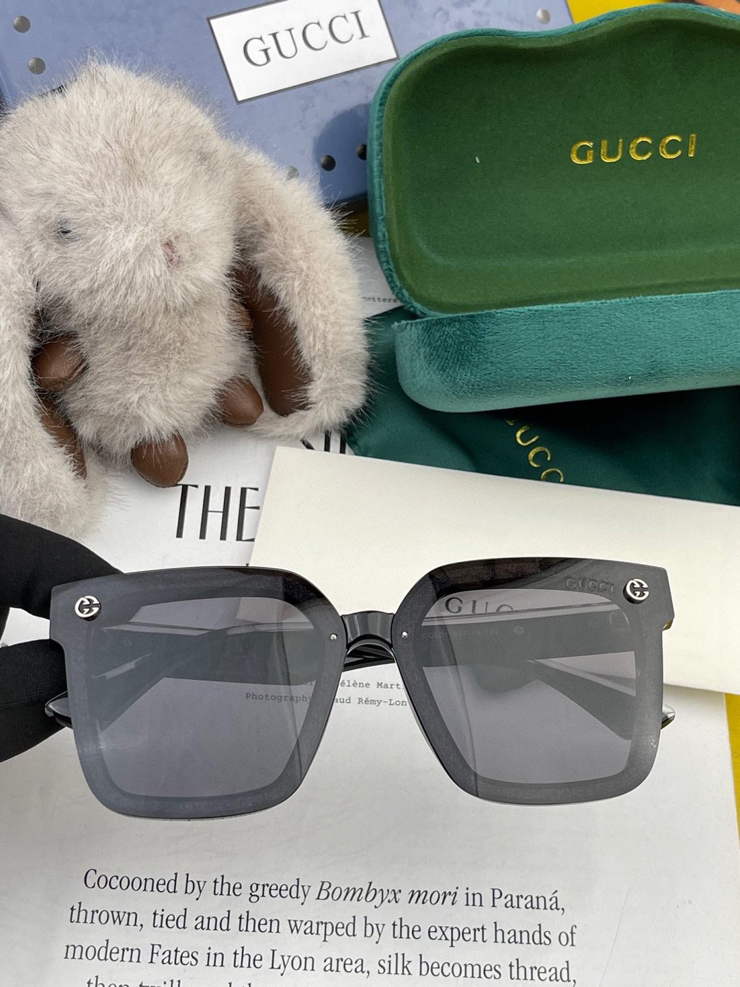   【TR偏光系列】Gucci   经典的大框设计，情侣款不挑脸型，无论搭配大衣还是连衣裙都非常显气质偏