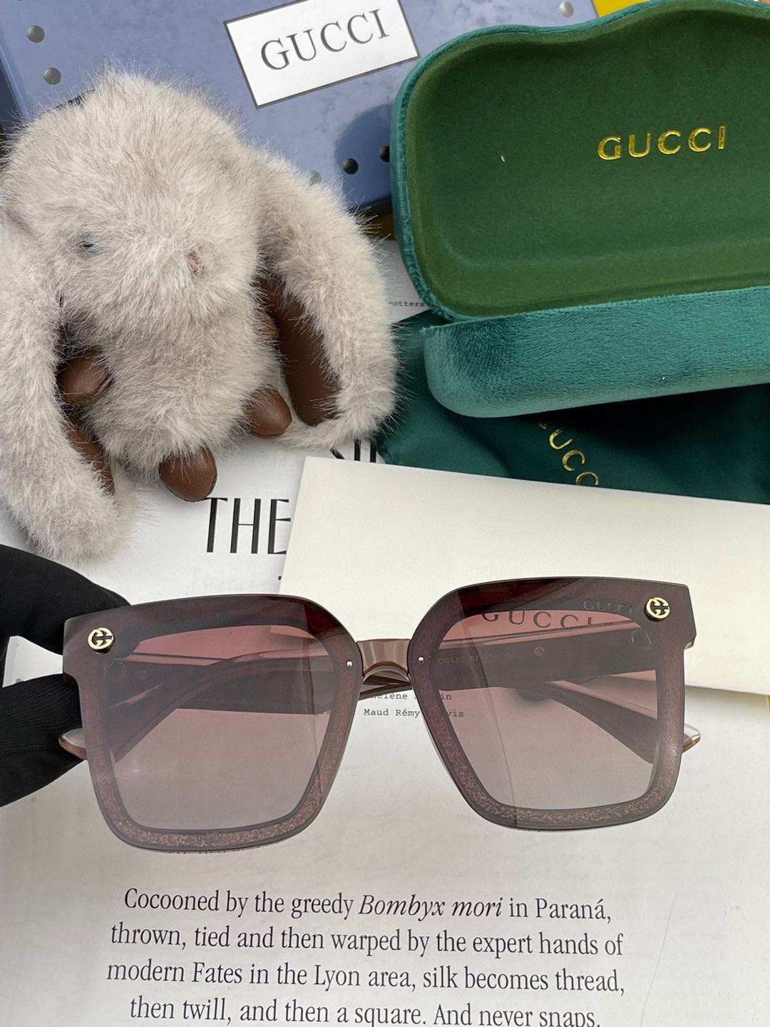   【TR偏光系列】Gucci   经典的大框设计，情侣款不挑脸型，无论搭配大衣还是连衣裙都非常显气质偏