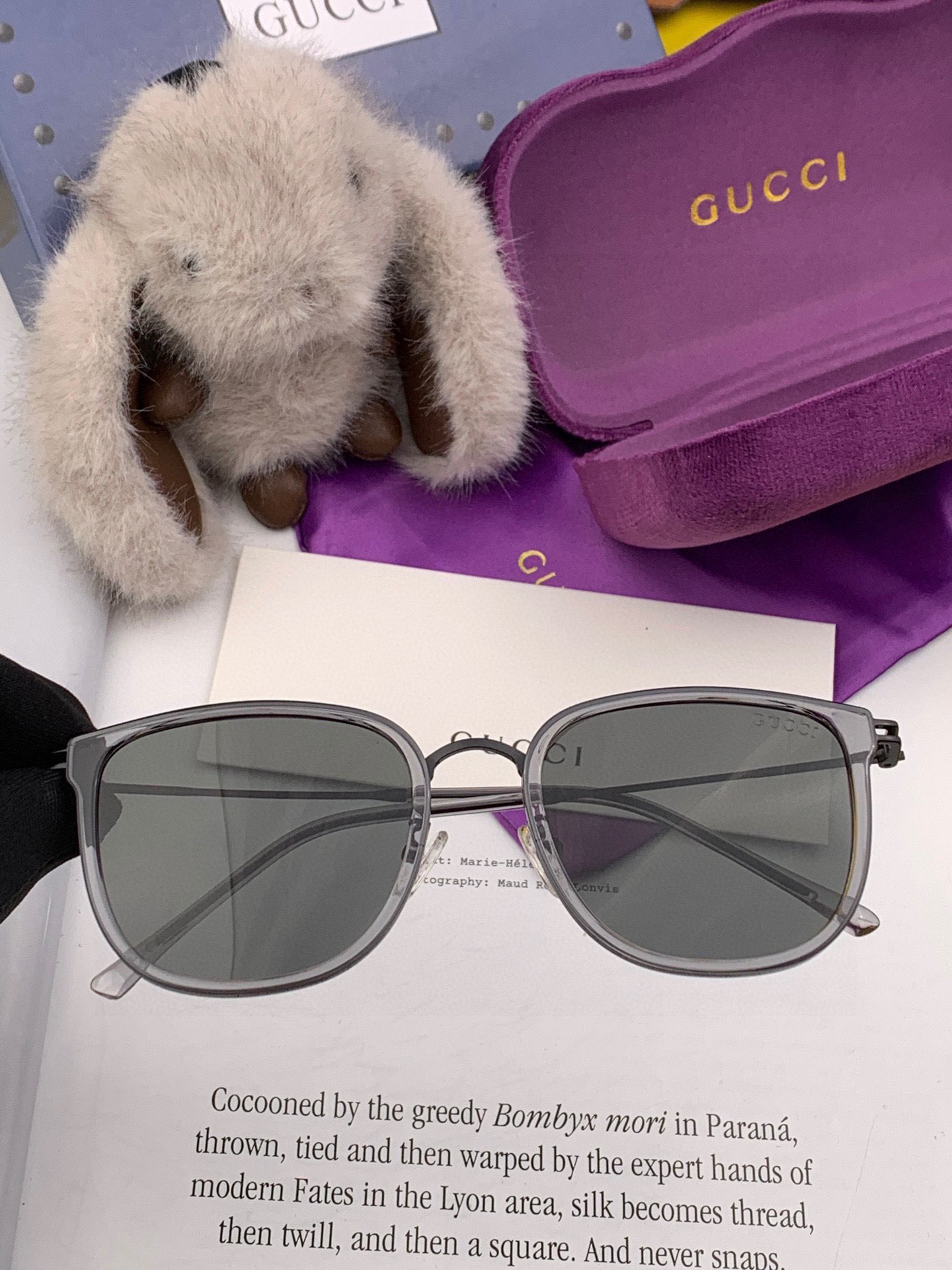   Gucci 。  高品质男女款墨镜   👍 进口宝丽来偏光镜片  。蛤蟆镜 开车钓鱼都可 。百搭显瘦