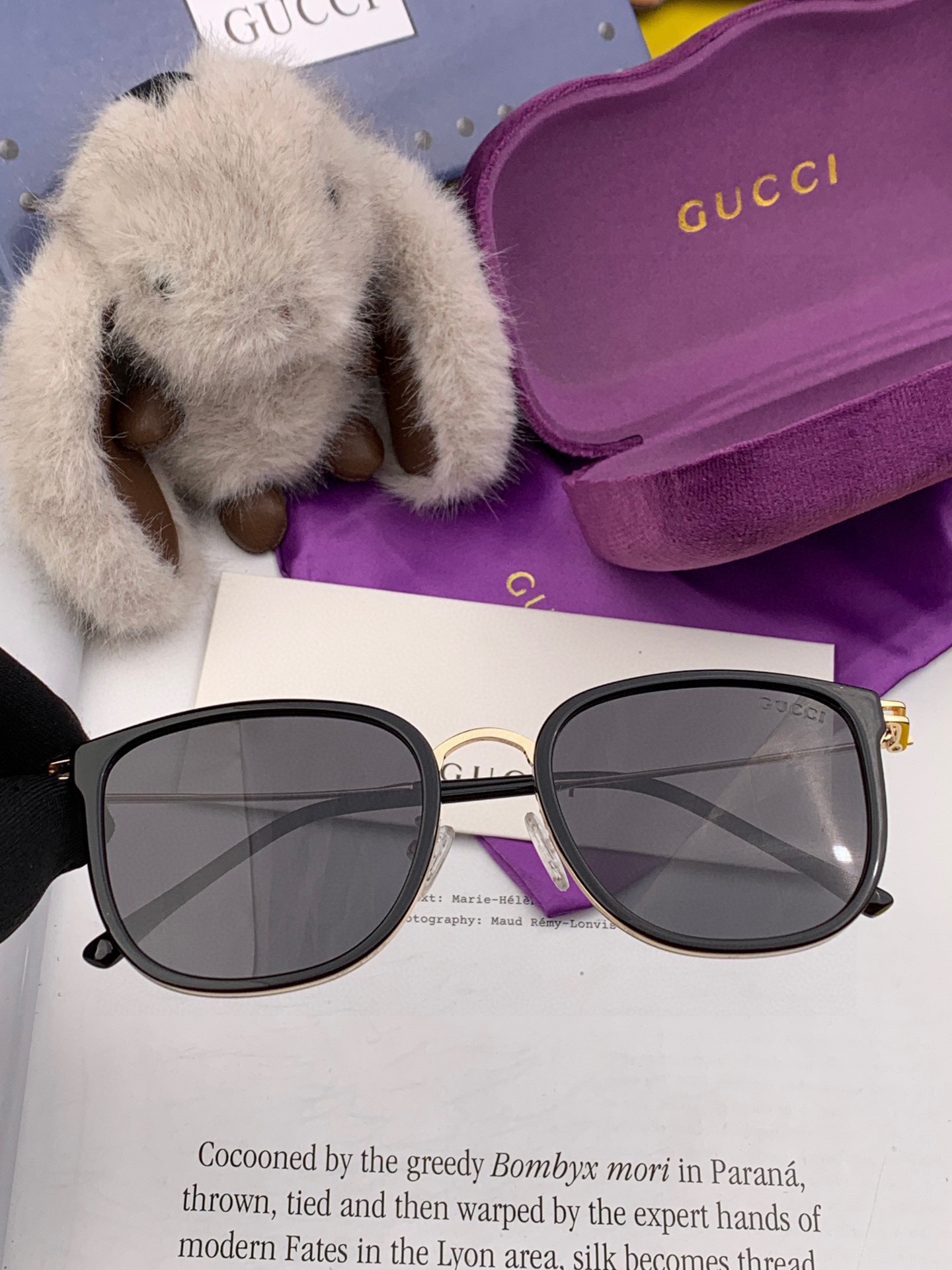   Gucci 。  高品质男女款墨镜   👍 进口宝丽来偏光镜片  。蛤蟆镜 开车钓鱼都可 。百搭显瘦