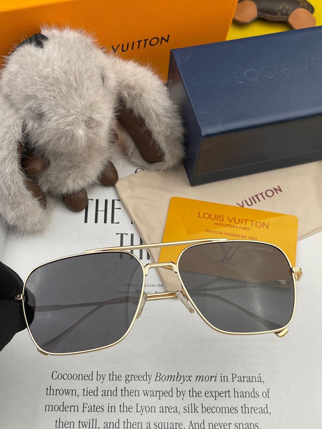  Lv 。  高品质男女款墨镜   👍 进口宝丽来偏光镜片  。蛤蟆镜 开车钓鱼都可 。百搭显瘦墨镜韩版