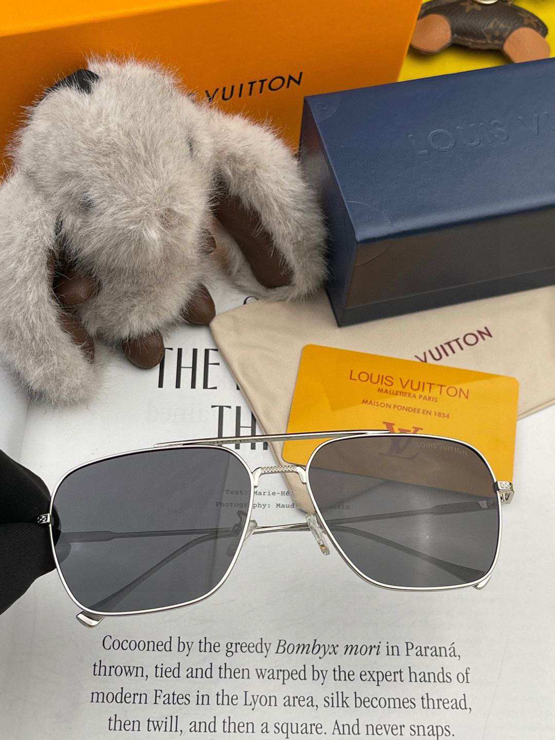  Lv 。  高品质男女款墨镜   👍 进口宝丽来偏光镜片  。蛤蟆镜 开车钓鱼都可 。百搭显瘦墨镜韩版