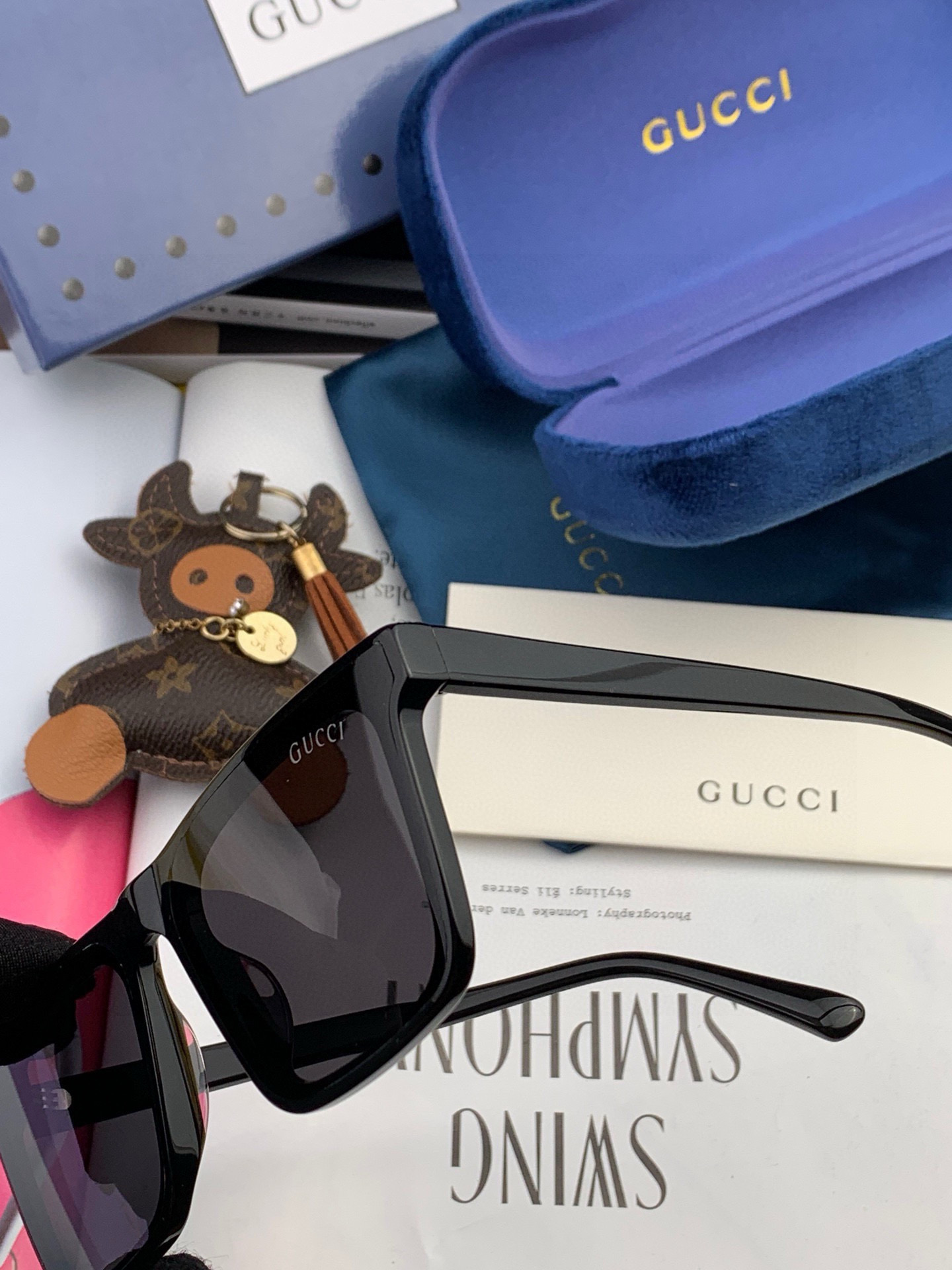  连体镜GUCCI2024开春新款一体镜 大框太阳镜男女同款 😎 
爆款大框尼龙太阳镜 超逼格超酷 
镜