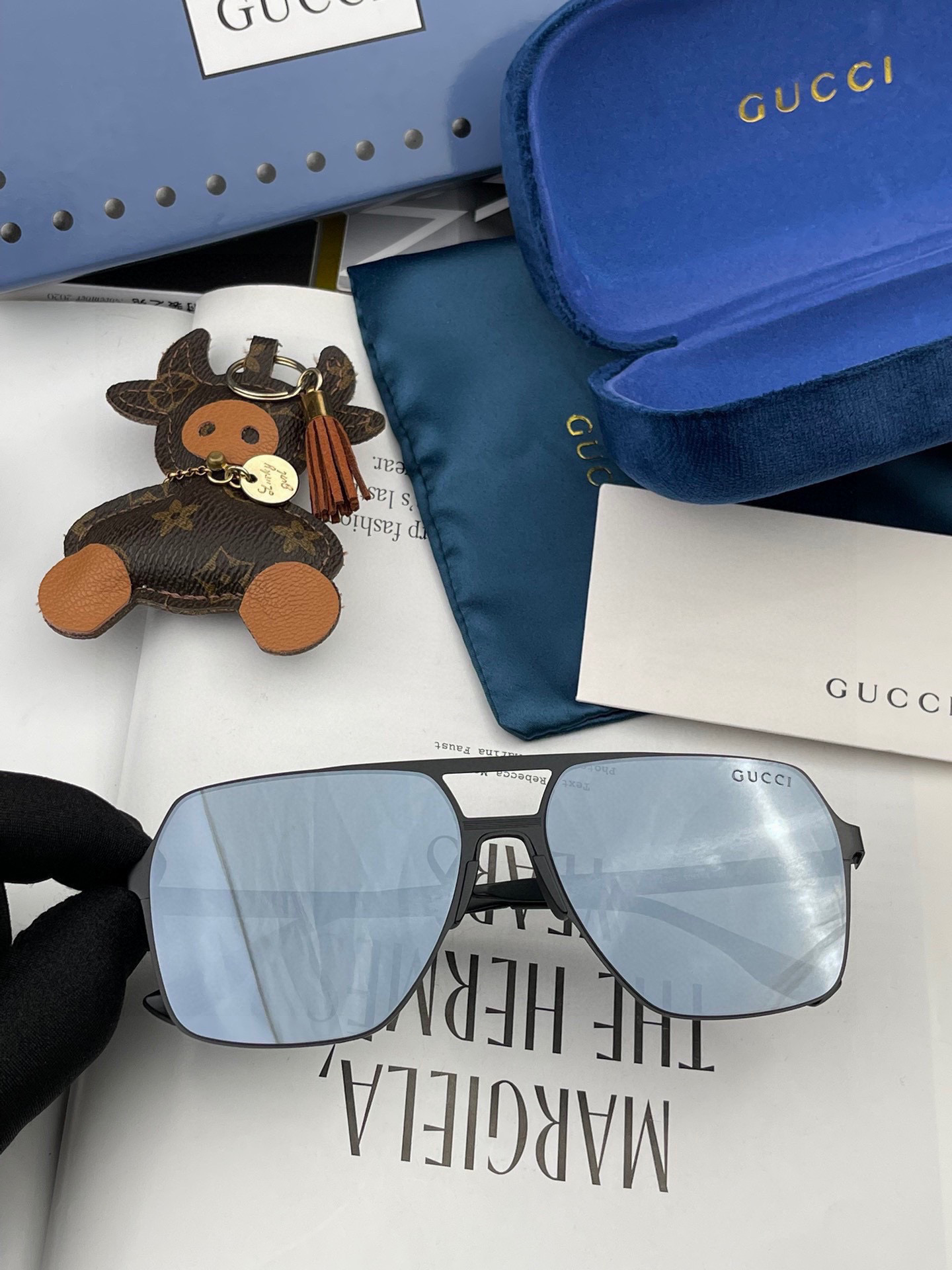        GUCCI 男款炫彩飞行员偏光太阳镜 ❤️材质：高清尼龙加厚卡槽高清偏光镜片 🌹无边框镜架