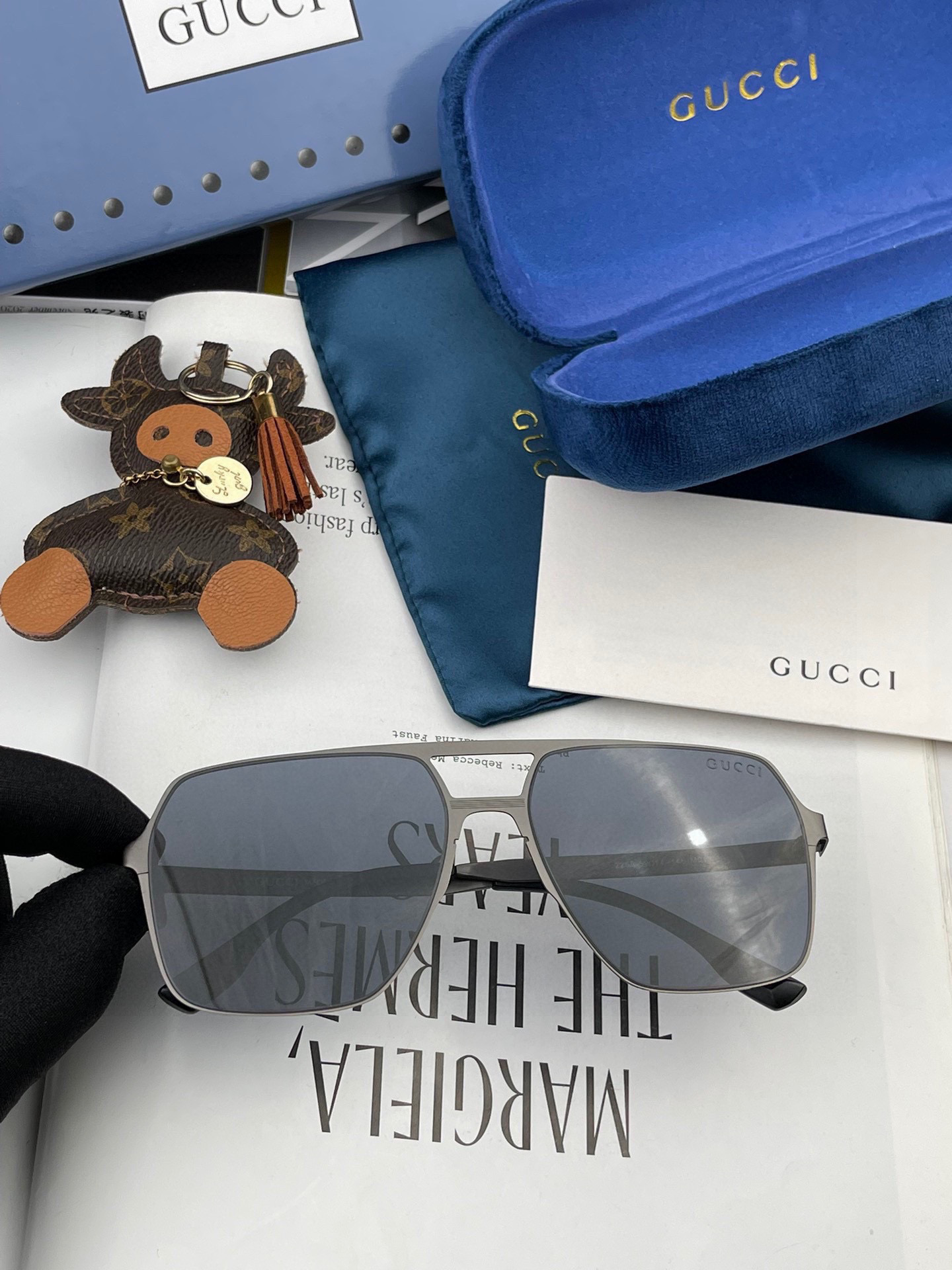        GUCCI 男款炫彩飞行员偏光太阳镜 ❤️材质：高清尼龙加厚卡槽高清偏光镜片 🌹无边框镜架