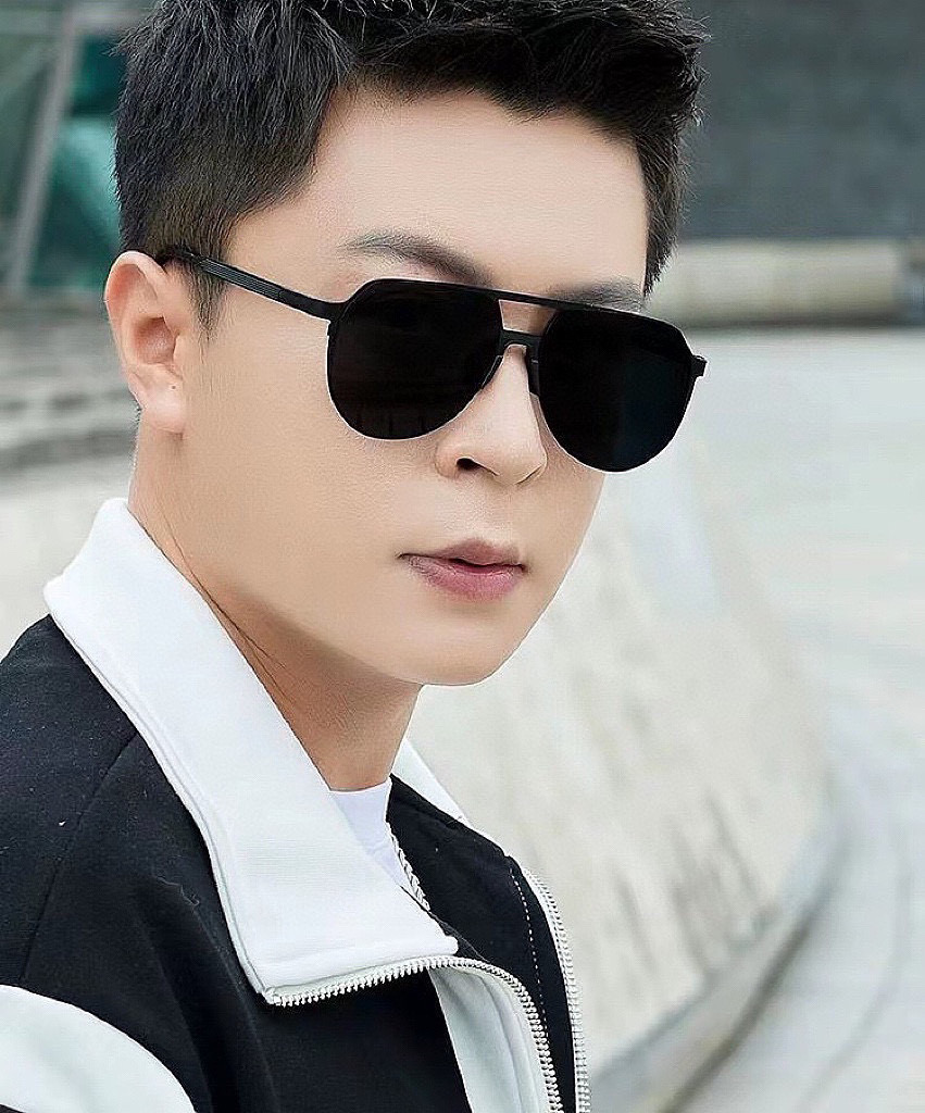 NO:241565,GUCCI 2025 new couples sunglasses polygonal sunglasses ip electroplating will never fade. Ultra-light and elastic whole glasses without screws. The important thing is that they cannot be damaged. High-definition nylon lenses, exquisite craftsmanship. Original materials. A casual and elegant sunglasses that are not picked. It is super big brand when worn. It looks particularly good. Must-have in summer. Model G5713. Glasses, sunglasses, glasses, gucci19860909GUCCI 2025新款男女情侣款太阳镜多边形墨镜ip电镀永不褪色 超轻超有弹性整幅眼镜无螺丝重要的是压不坏 高清尼龙镜片、精湛的工艺 原版材料 休闲大气不挑人的一款太阳镜 戴出去超级大牌 特别好看 夏天必备 型号G5713 眼镜墨镜太阳镜,眼镜,gucci,glasses