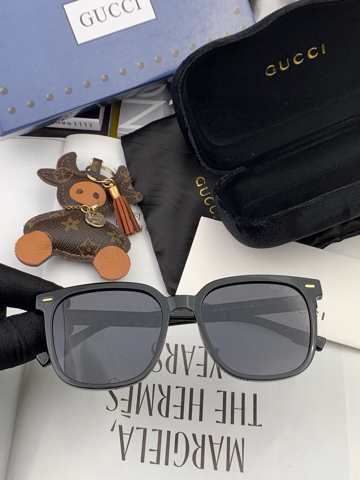   超好看 潮酷【GUCCI】古驰 新款款太阳镜以独特魅力和前卫风格诠释春夏最新眼镜，以方框设计，中梁连
