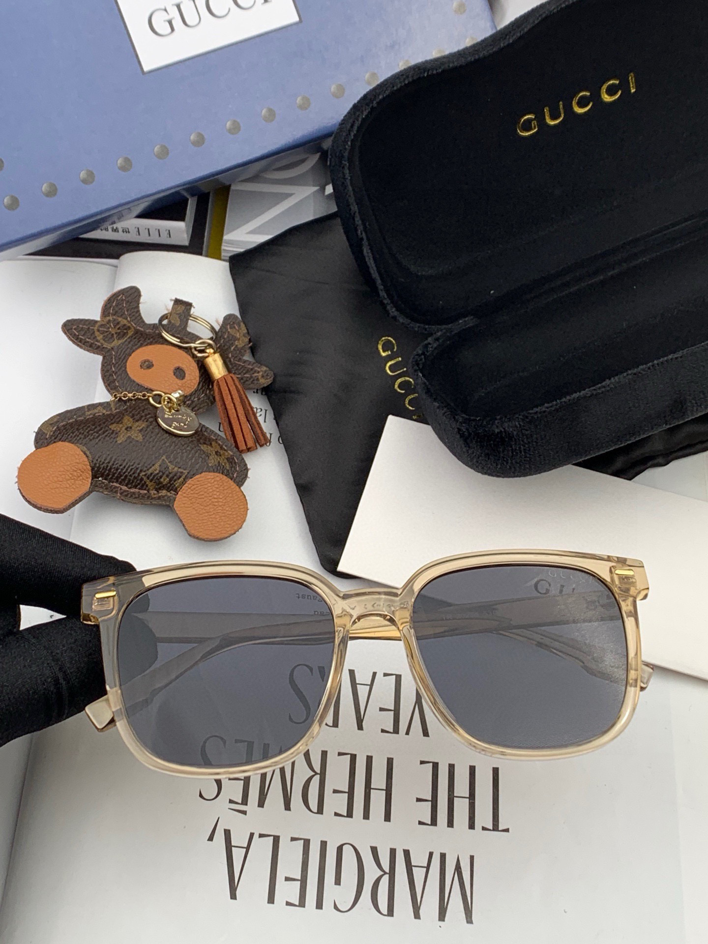   超好看 潮酷【GUCCI】古驰 新款款太阳镜以独特魅力和前卫风格诠释春夏最新眼镜，以方框设计，中梁连