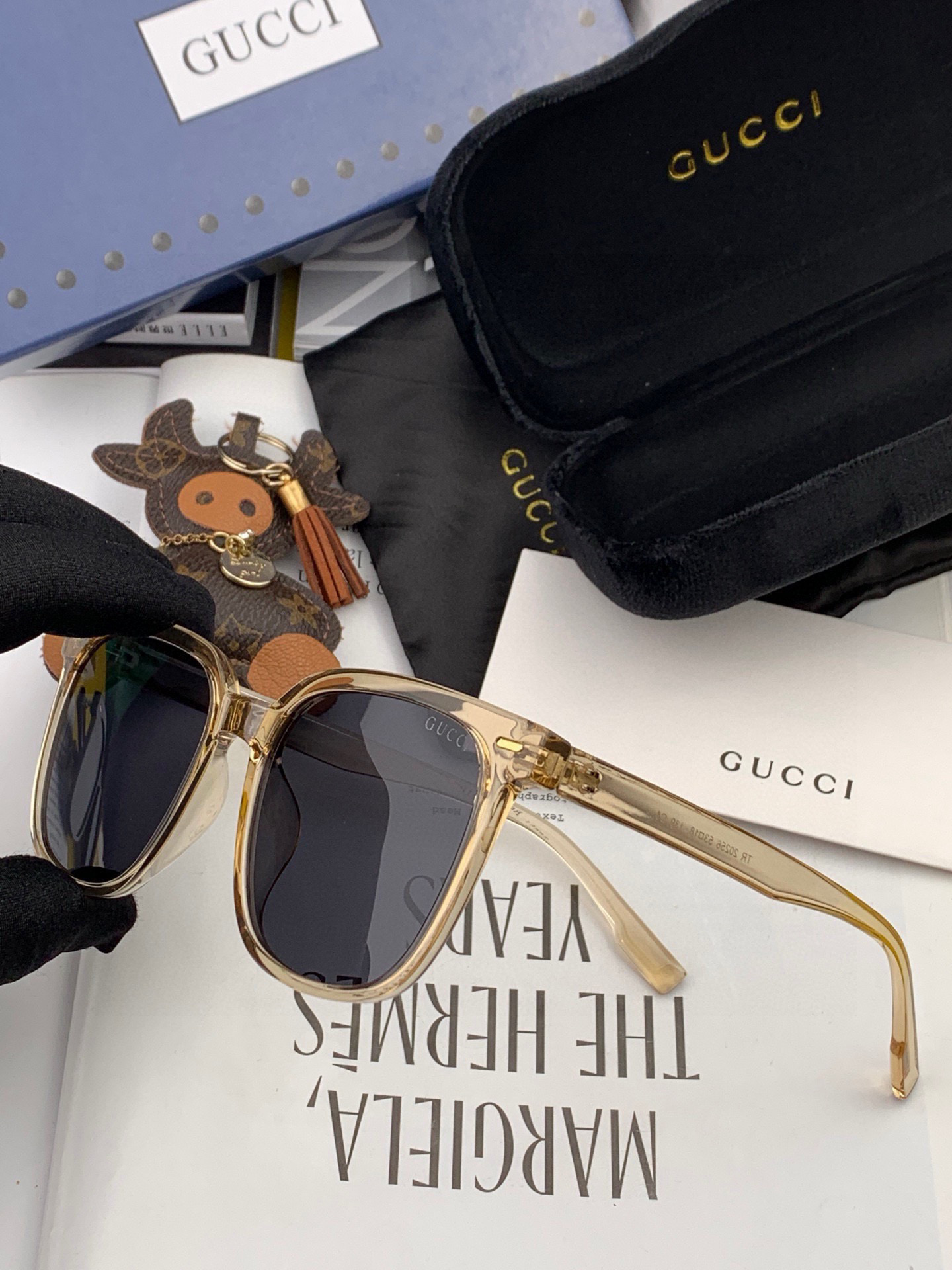   超好看 潮酷【GUCCI】古驰 新款款太阳镜以独特魅力和前卫风格诠释春夏最新眼镜，以方框设计，中梁连