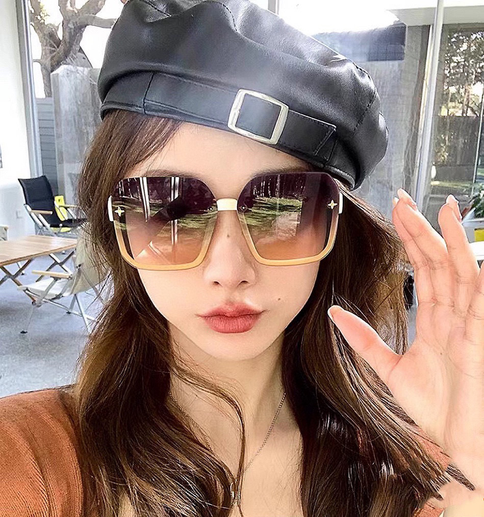   LV 2025新款女士方框太阳眼镜 开车墨镜 新款太阳镜  时尚大方 舒适轻盈 精致奢华 超轻 型号
