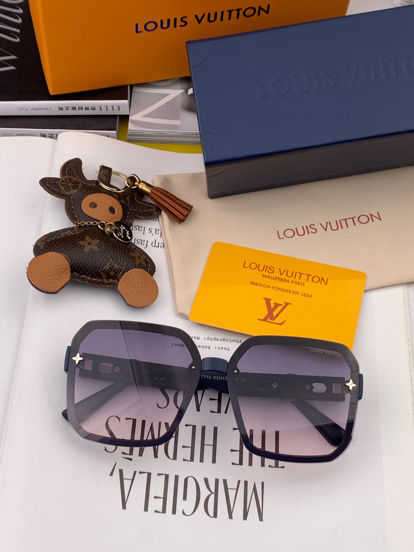   LV 2025新款女士方框太阳眼镜 开车墨镜 新款太阳镜  时尚大方 舒适轻盈 精致奢华 超轻 型号