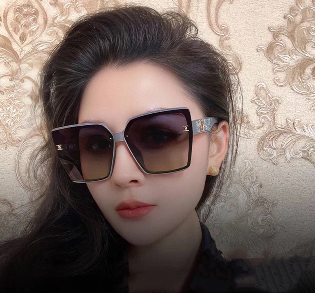  2025新款 爱马仕女士偏光太阳镜🕶️ 宝丽来高清镜片🎉高品质TR-90镜框 时尚百搭！
型号：H72