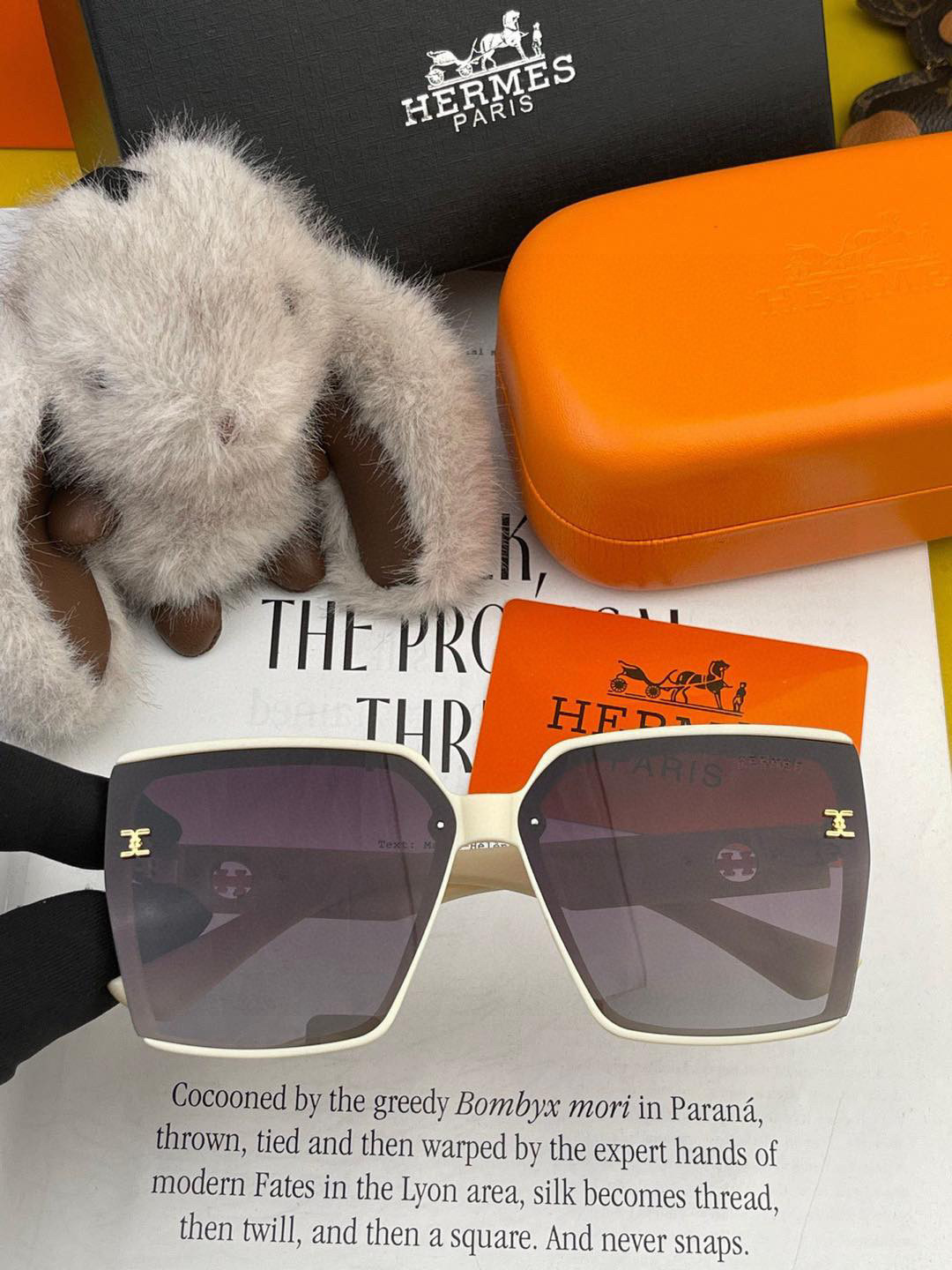  2025新款 爱马仕女士偏光太阳镜🕶️ 宝丽来高清镜片🎉高品质TR-90镜框 时尚百搭！
型号：H72