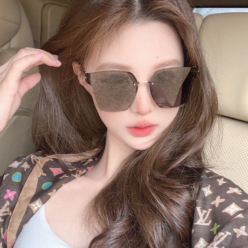   DIOR🌋☔️时尚无框太阳镜镜片 顶级奢侈品强 高品质胜利亲亲🍦🍨 得意 气质非凡😄 🍫🍪女士开车墨