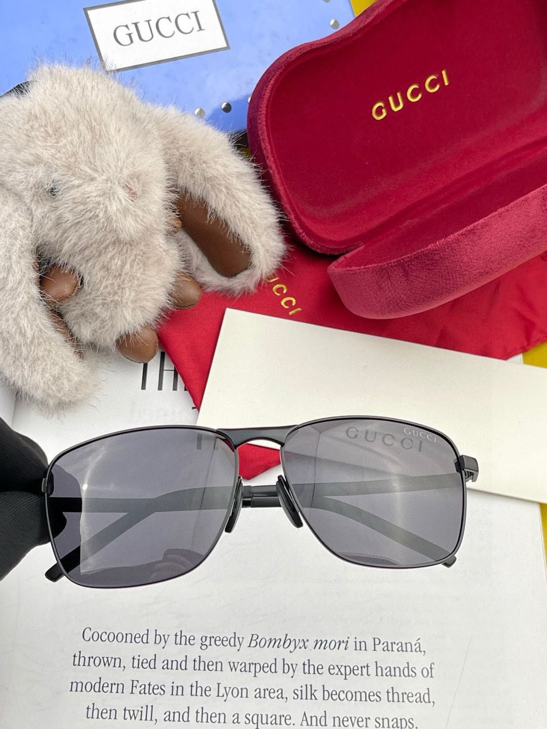   Gucci 。  高品质男女款墨镜   👍 进口宝丽来偏光镜片  。蛤蟆镜 开车钓鱼都可 。百搭显瘦