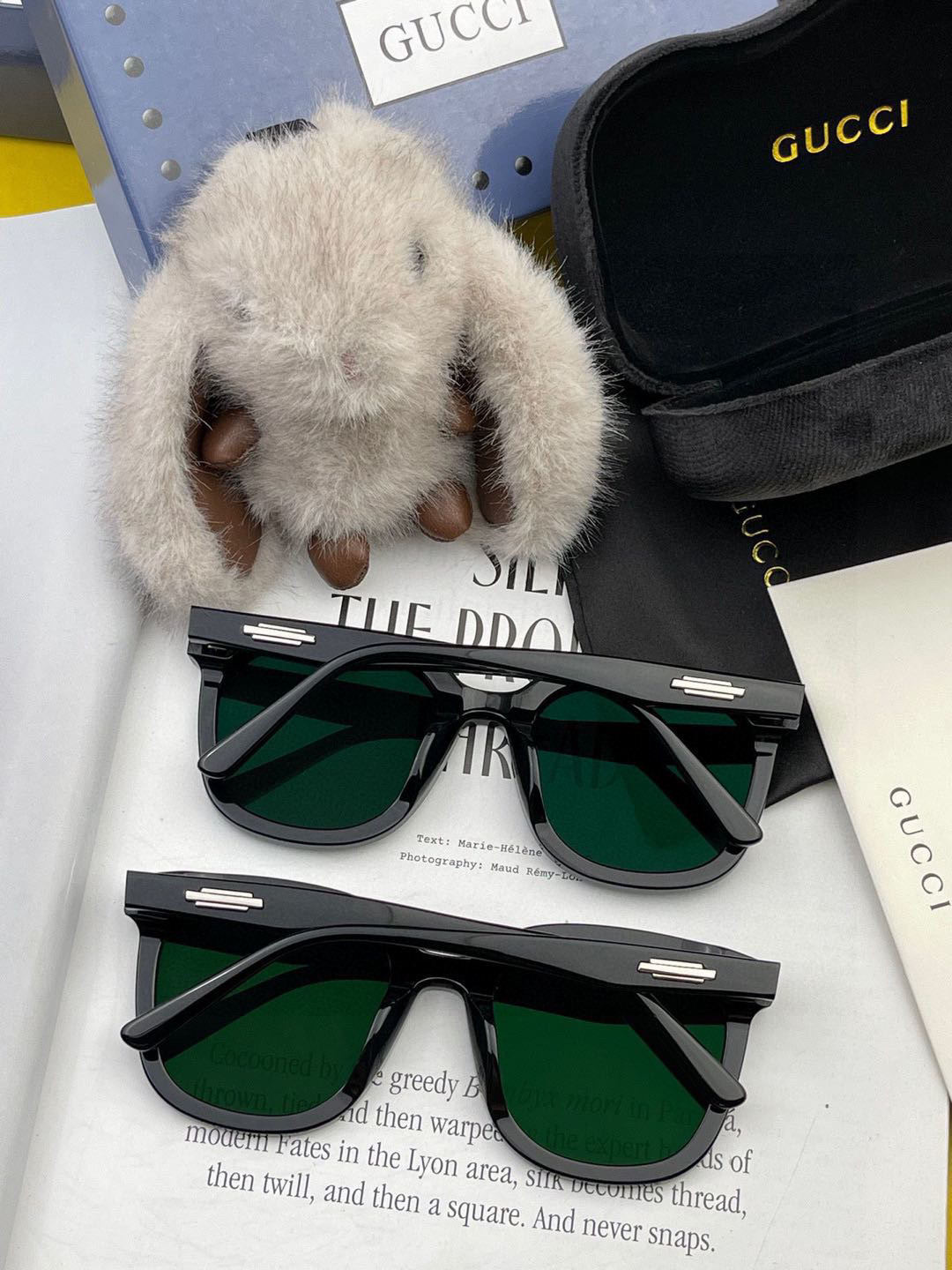   GUCCI2024开春新款一体镜 大框太阳镜男女同款 😎 
爆款大框尼龙太阳镜 超逼格超酷 
镜腿品