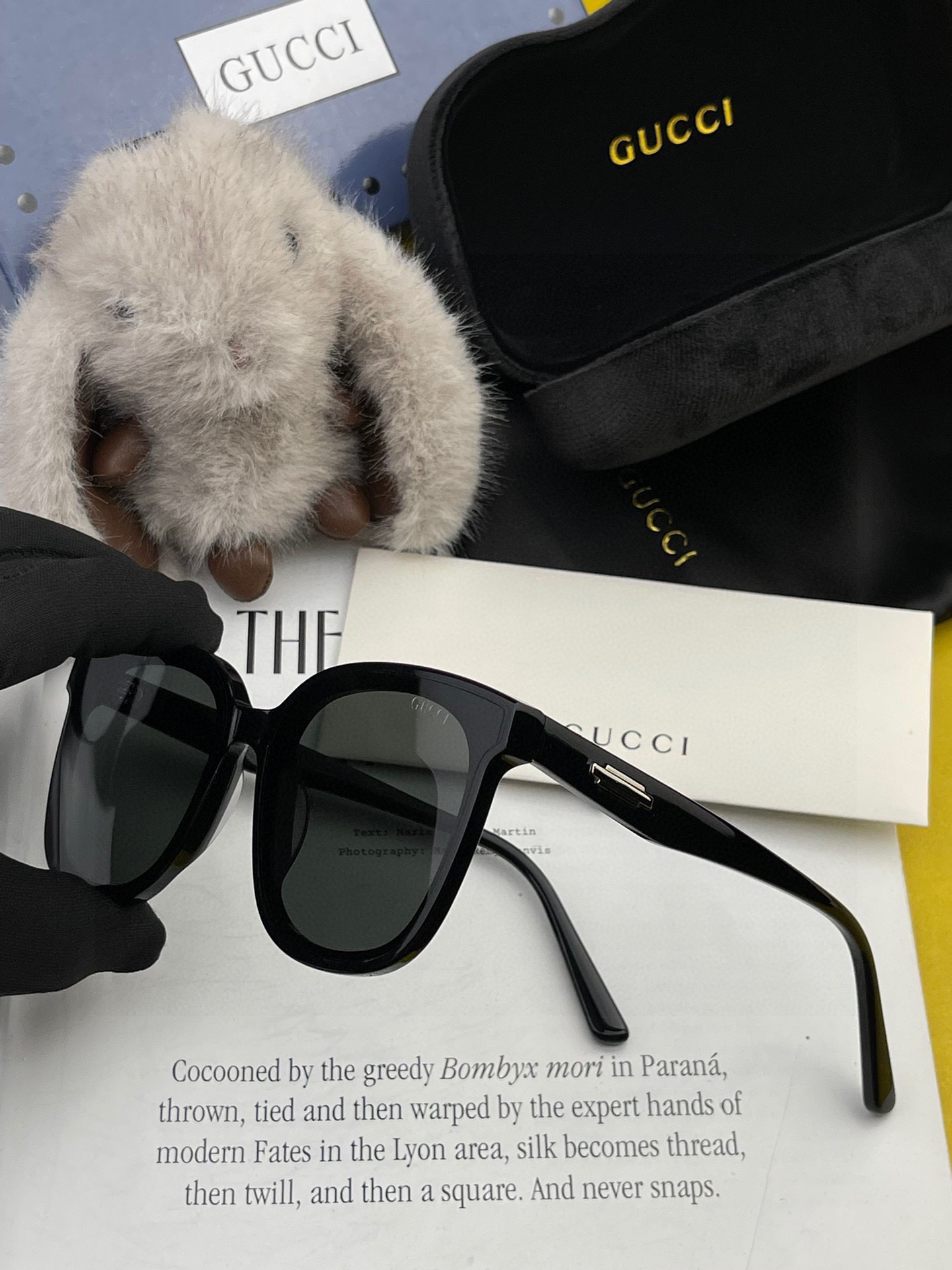   GUCCI2024开春新款一体镜 大框太阳镜男女同款 😎 
爆款大框尼龙太阳镜 超逼格超酷 
镜腿品