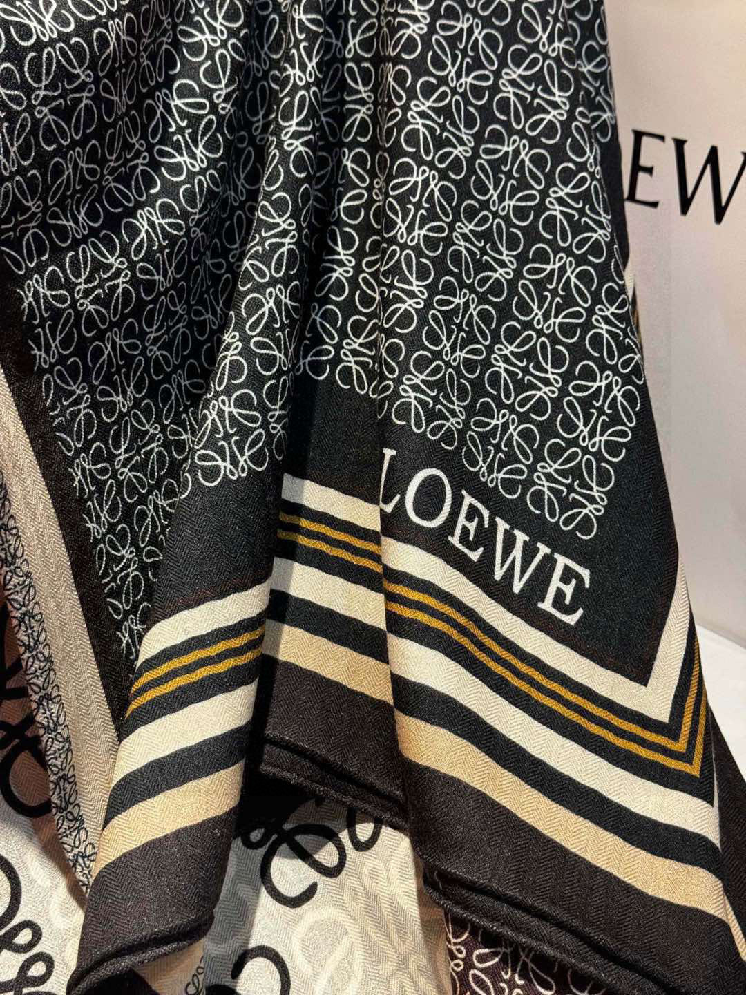  高定版 【上新❤️ Loewe罗意威专柜新款，高级又不撞款的好东西！！！】能力范围能带给大家最好的品质