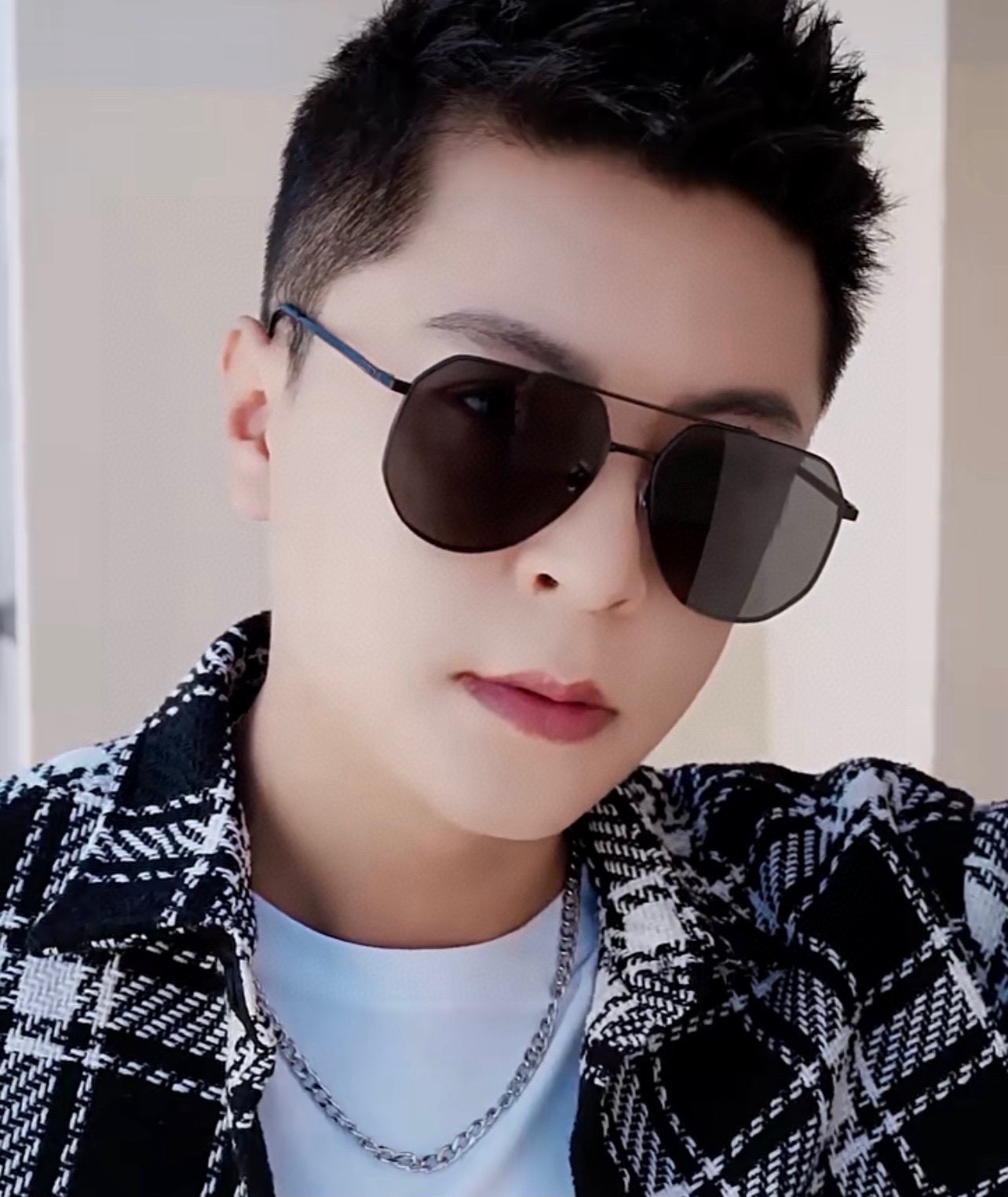        GUCCI 男款炫彩飞行员偏光太阳镜 ❤️材质：高清尼龙加厚卡槽高清偏光镜片 🌹无边框镜架