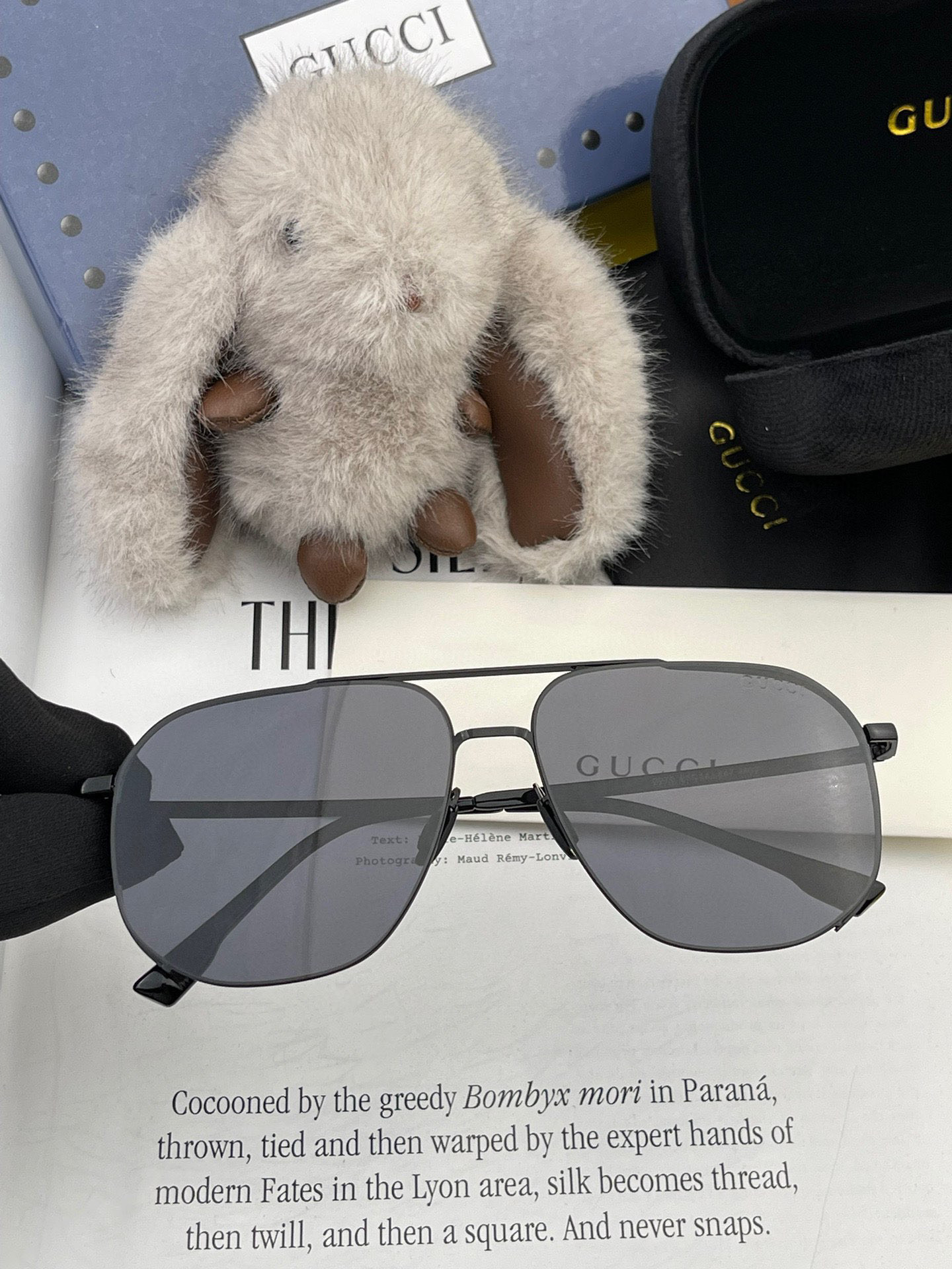        GUCCI 男款炫彩飞行员偏光太阳镜 ❤️材质：高清尼龙加厚卡槽高清偏光镜片 🌹无边框镜架