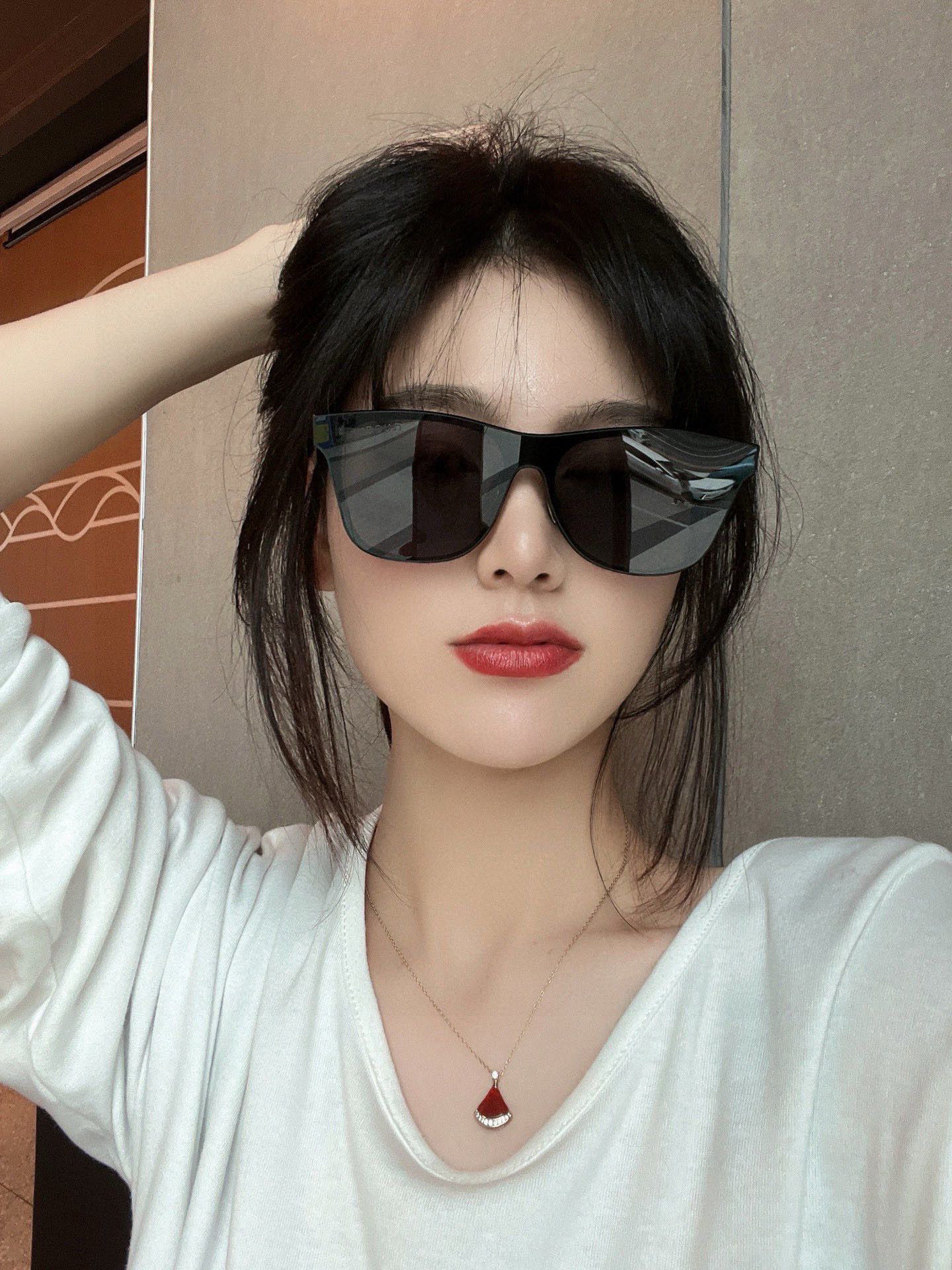  连体镜GUCCI2025开春新款一体镜 大框太阳镜男女同款 😎 
爆款大框尼龙太阳镜 超逼格超酷 
镜