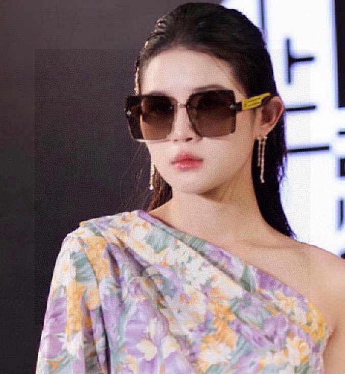 NO:243168,[Nylon Series] LV large frame sunglasses sunglasses classic square frame design, not picky about face shape, it looks very elegant whether it is matched with a coat or a dress, nylon lenses prevent UV rays Model L6191 glasses sunglasses, glasses, louis vuitton, skirts19860909【尼龙系列】lv大框太阳镜墨镜经典的方框设计,不挑脸型,无论搭配大衣还是连衣裙都非常显气质尼龙镜片预防紫外线 型号L6191眼镜墨镜太阳镜,眼镜,louis vuitton,skirts,glasses