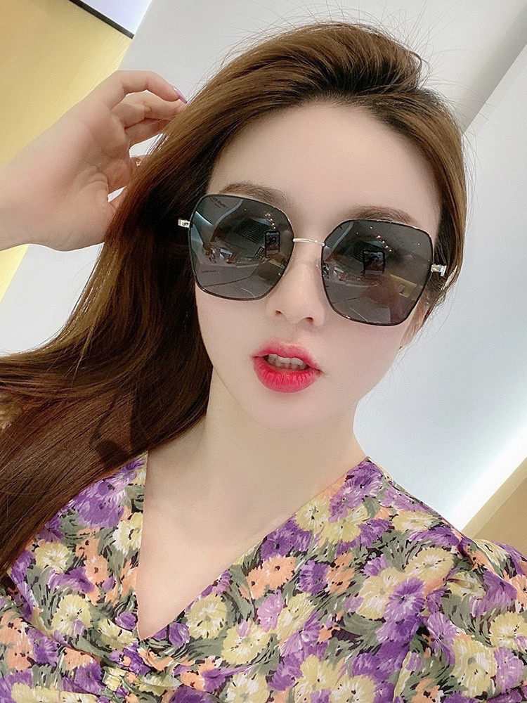 NO:243199,LV 2025 new spring model, latest sunglasses, Internet celebrities from all walks of life bring full aura, playful and sweet, better effect on the face, super good metal texture, model L3250 glasses, sunglasses, sunglasses, glasses, louis vuitton19860909LV 2025开春新款 最新款太阳镜 各路网红纷纷带起气场满分 俏皮甜美.上脸效果更佳.金属质感超好 型号L3250眼镜墨镜太阳镜,眼镜,louis vuitton,glasses