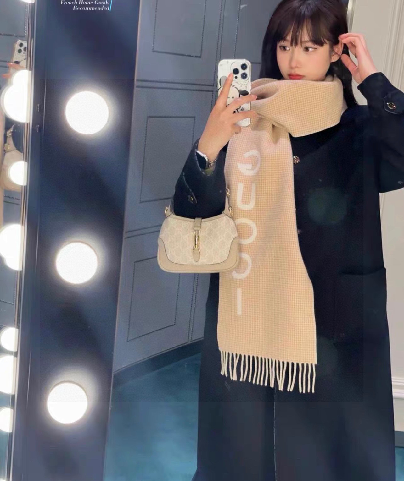 Luxurious Wool Scarf: Soft, Warm, Handmade, Double-Sided Design, Elegant Colors, Stylish Logo - 图片 6