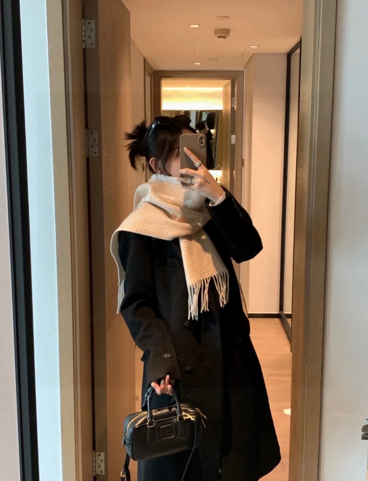 Luxurious Wool Scarf: Soft, Warm, Handmade, Double-Sided Design, Elegant Colors, Stylish Logo - 图片 3