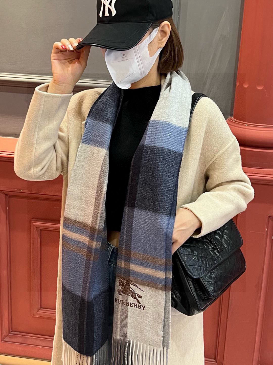   ✔️重磅推荐❗️巴宝莉 新品 ·情侣款 羊绒围巾❗️臻选上乘的山羊绒纤维，耗时耗力，再以清泉水浸泡涤