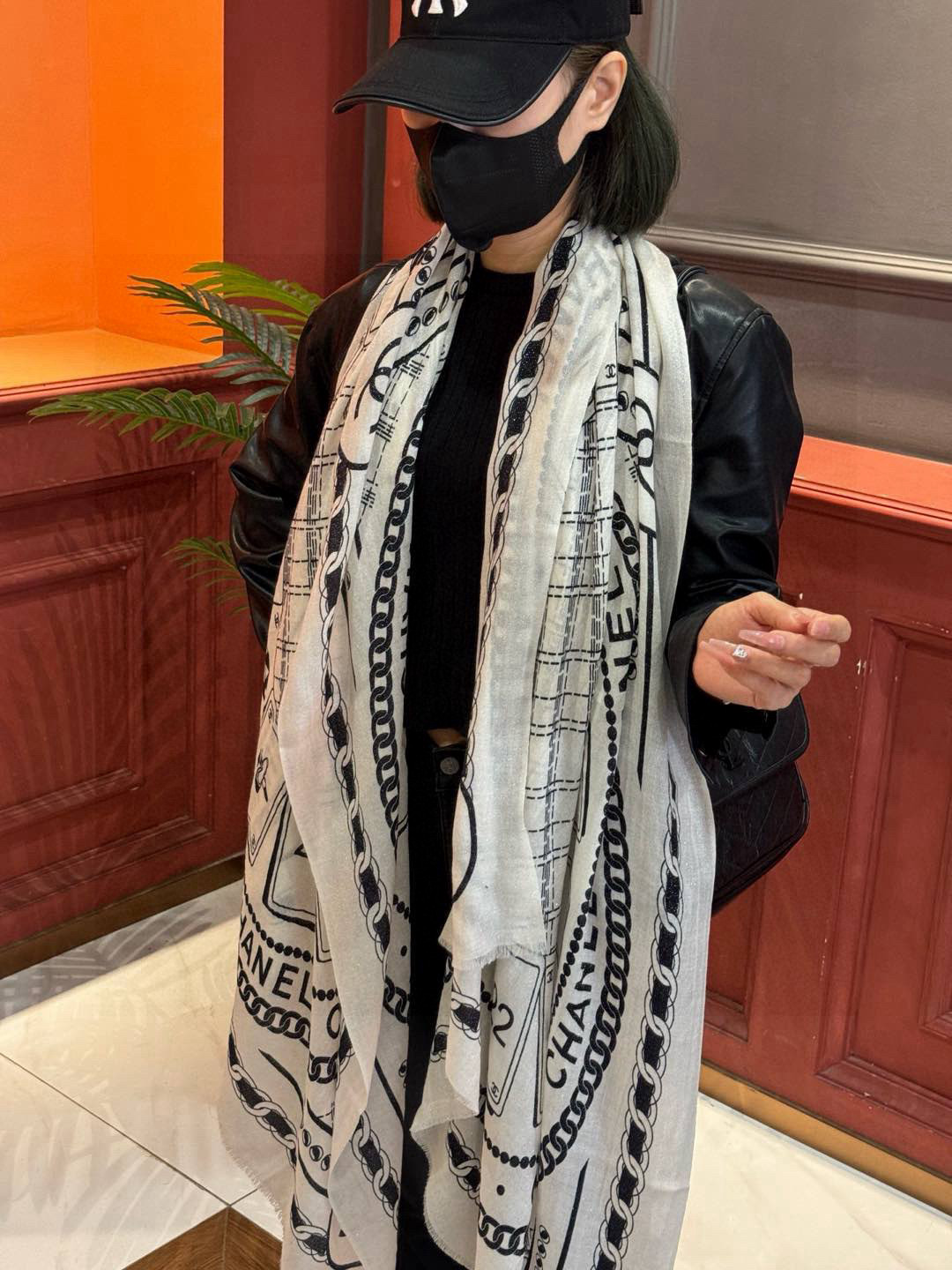  上新🌟 会发光发亮的围巾 💄💋新款客供银线💖羊绒面料长巾 😘美翻了流泪【小香银线图标】，御用殿堂级极品