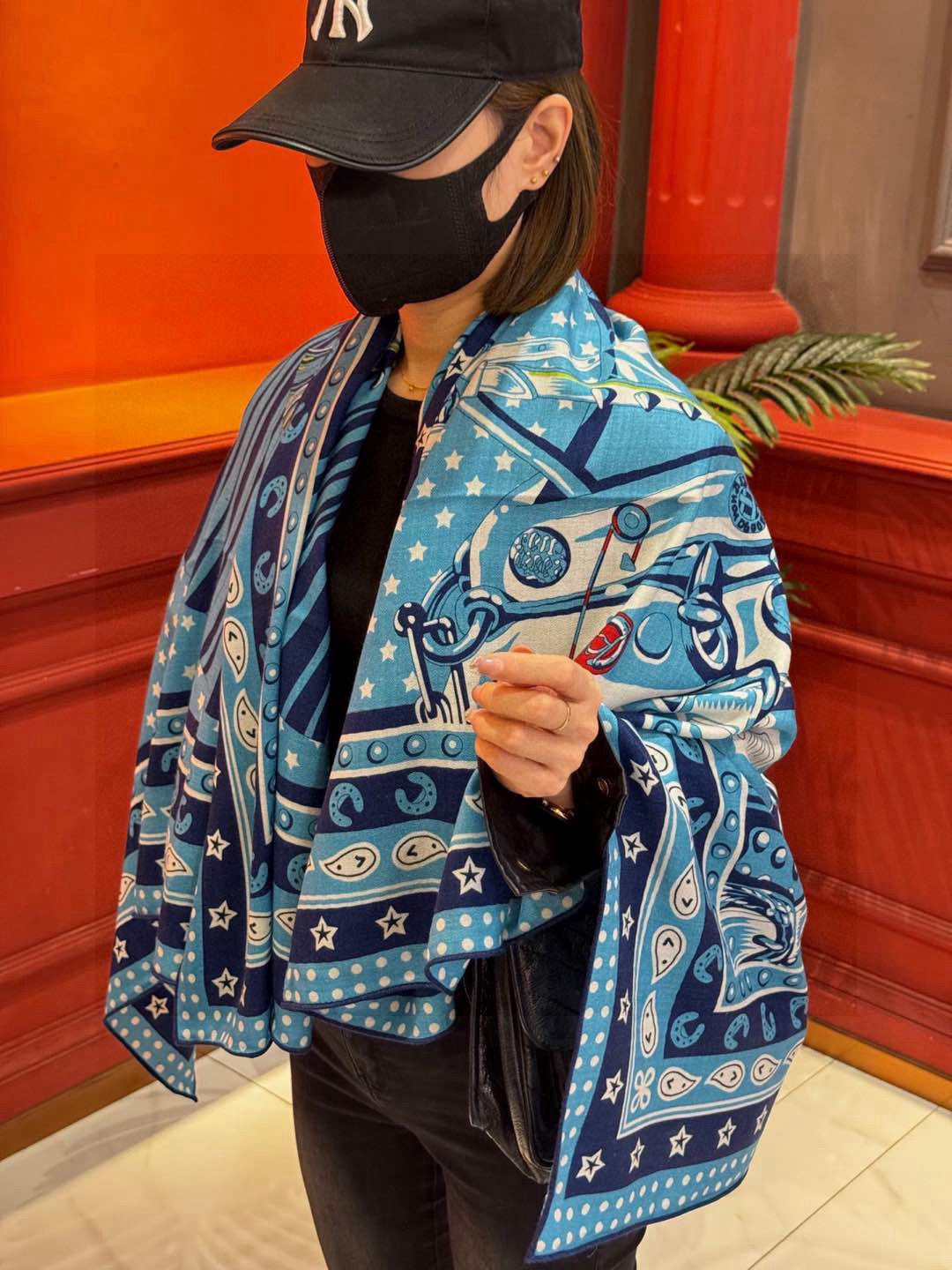  💟羊绒新款🆕👏👏买了都说好看‼️推荐💕爱马仕双面同色羊绒方巾【朋克骏马双面同色140】，顶级工艺超值‼
