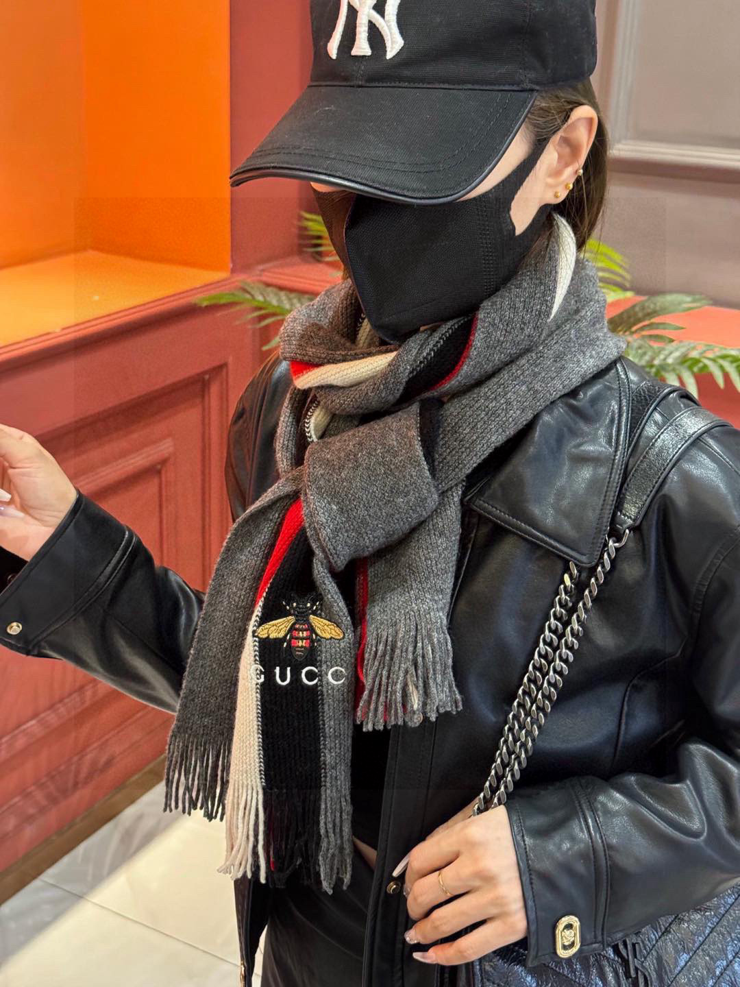   男女同款，百分百纯羊绒 Gucci 高端羊绒针织围巾！】可正式，可随意，非常Classical的设计