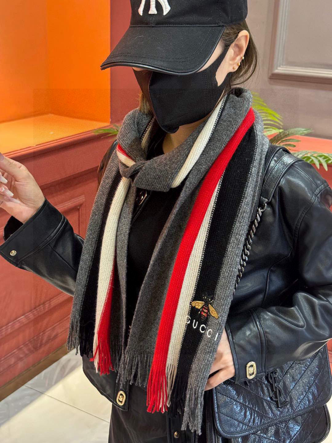   男女同款，百分百纯羊绒 Gucci 高端羊绒针织围巾！】可正式，可随意，非常Classical的设计