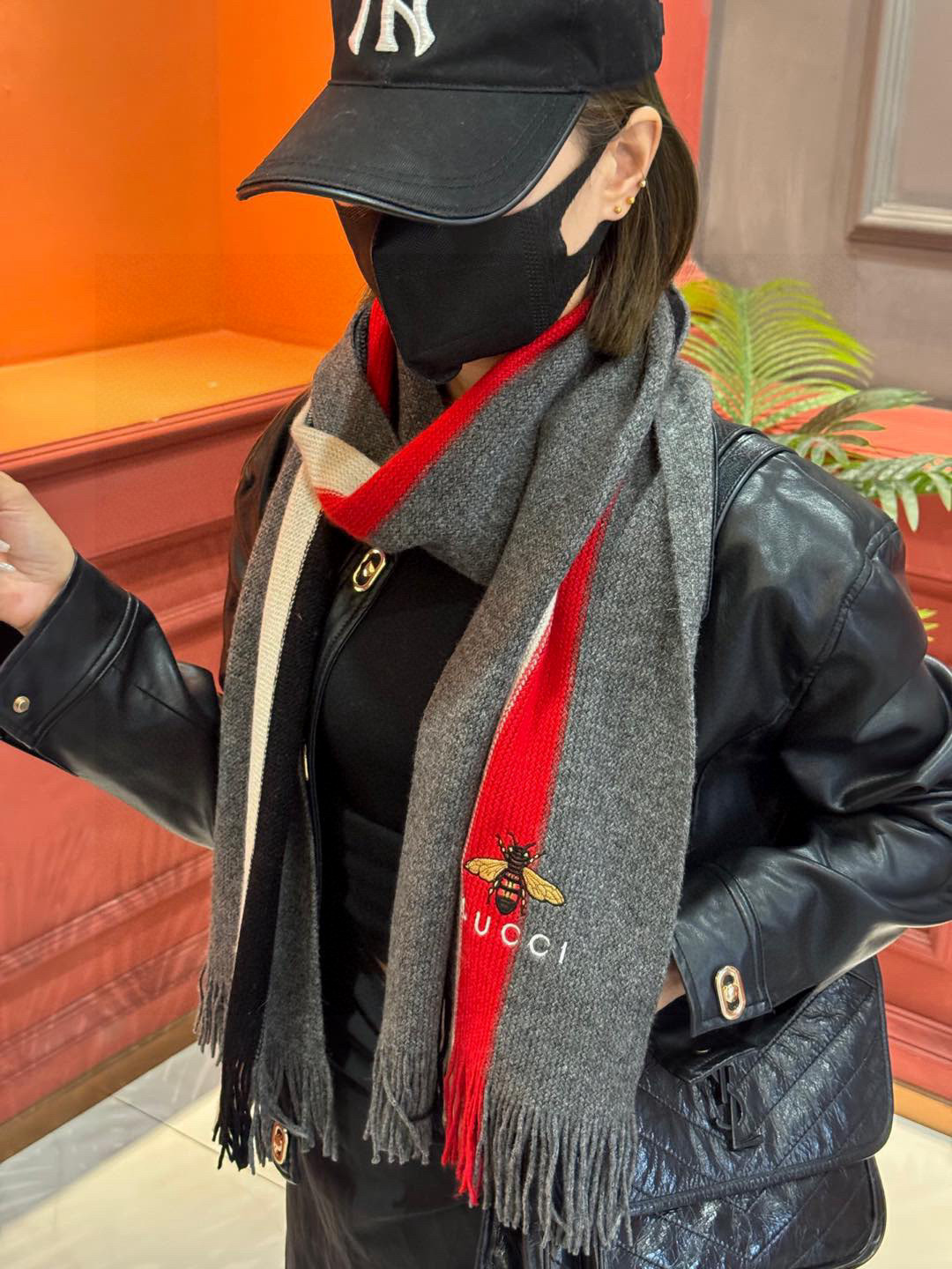   男女同款，百分百纯羊绒 Gucci 高端羊绒针织围巾！】可正式，可随意，非常Classical的设计