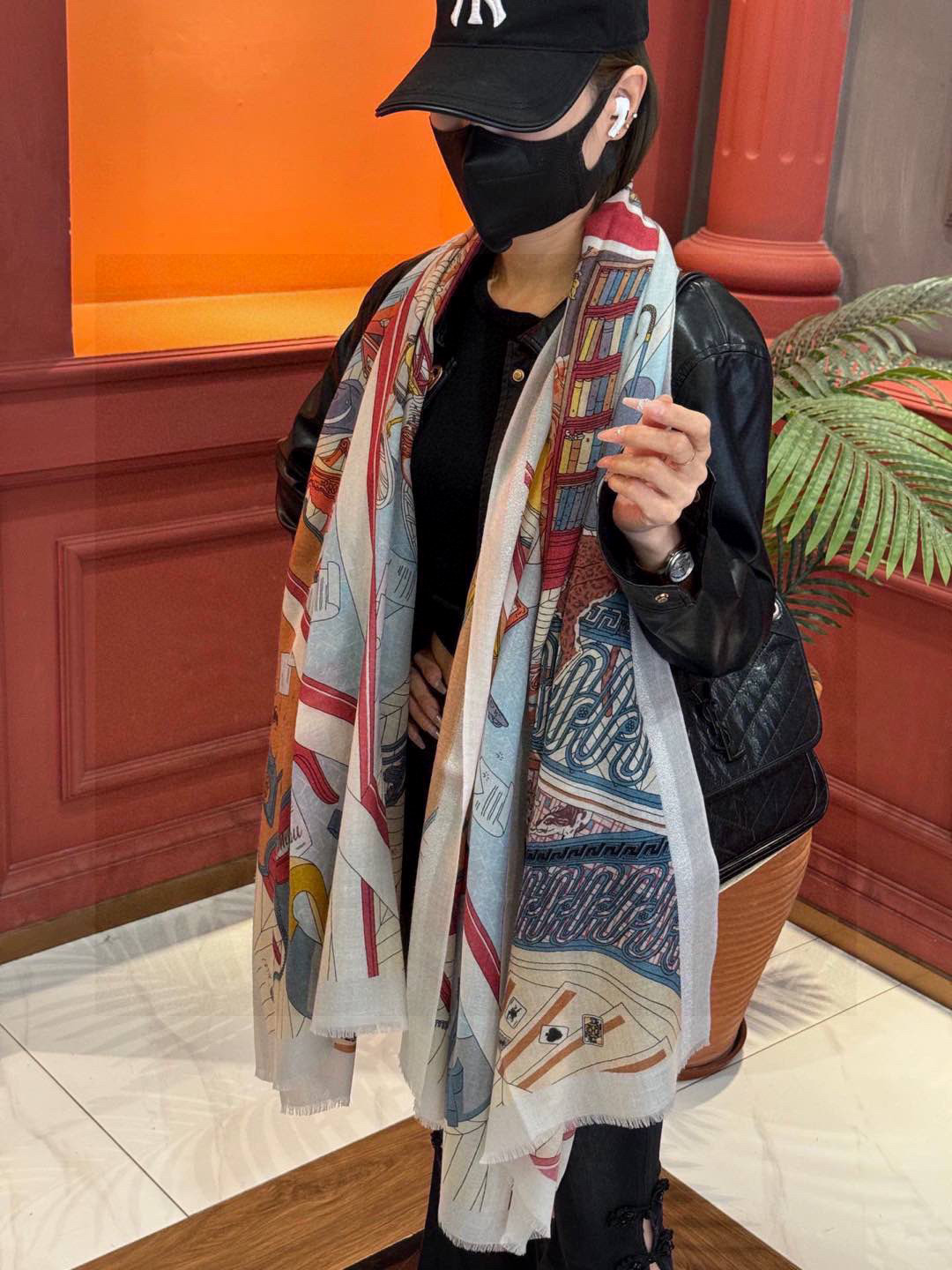   会发光发亮的围巾 爱马仕 专柜同步 买了都说好看羊绒印花‼️推荐💕顶级工艺超值‼️爱马仕专柜爆款🎁🎁
