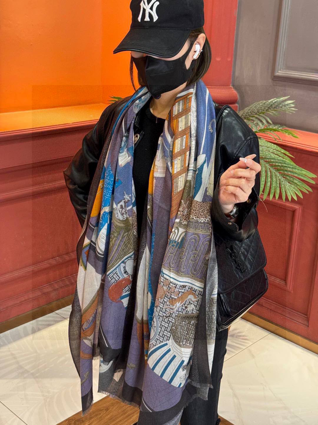   会发光发亮的围巾 爱马仕 专柜同步 买了都说好看羊绒印花‼️推荐💕顶级工艺超值‼️爱马仕专柜爆款🎁🎁