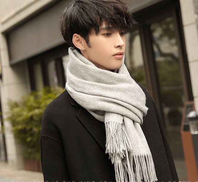 Prada’s Classic Logo Couple Scarf: Fashionable Design for Successful Men, Size 180*30 - 图片 1