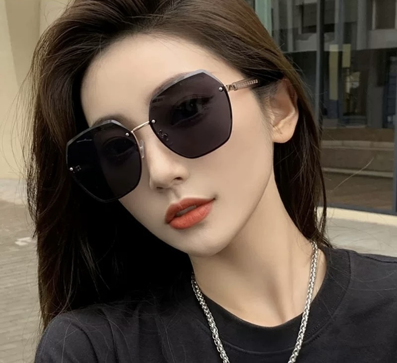 【尼龙偏光系列】GUCCI无框太阳镜墨多边形设计，不挑脸型，无论搭配大衣还是连衣裙都非常显气质尼龙偏光镜