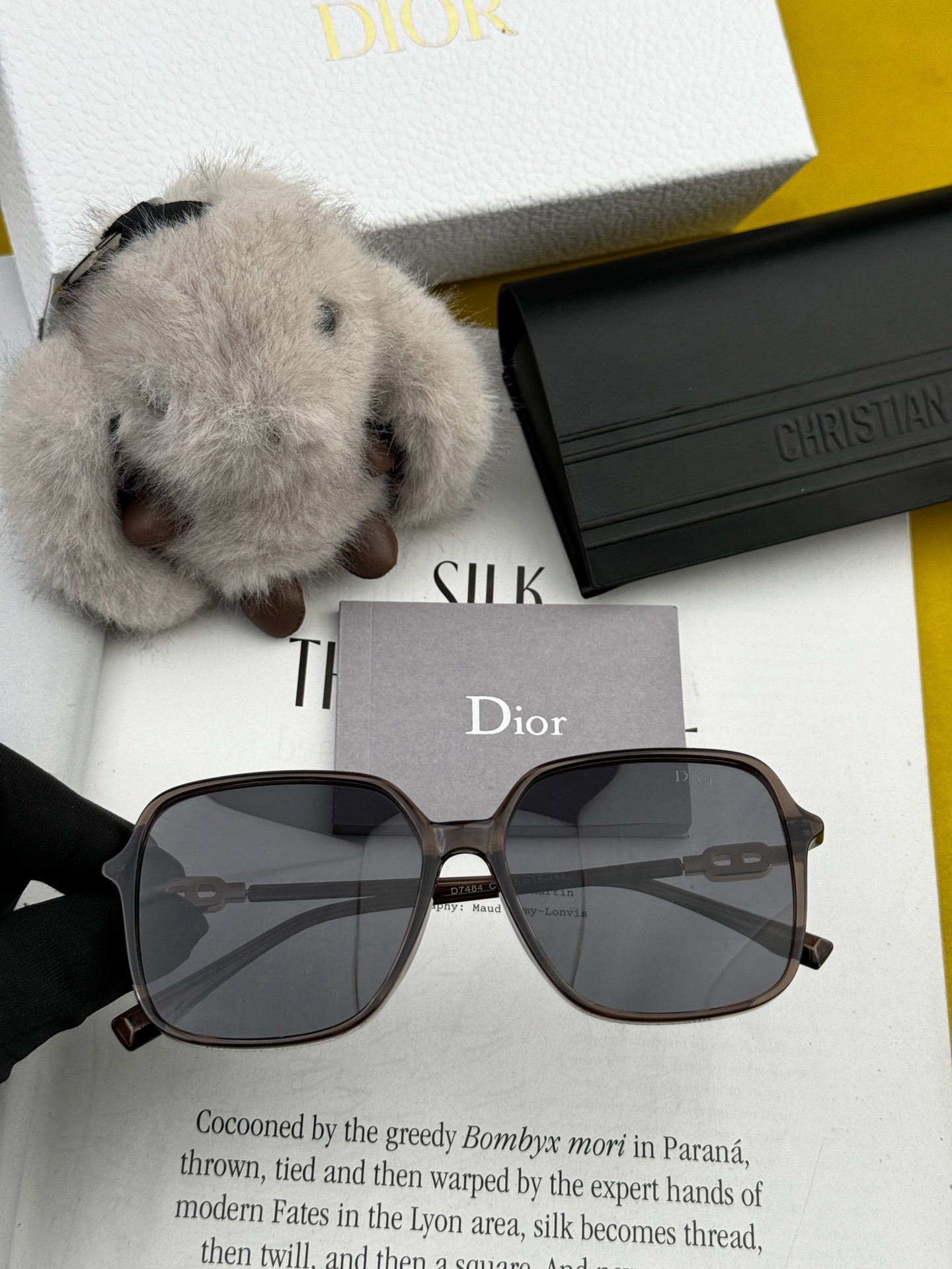   🔺 【DIOR】2025开春新款 潮流爆款 时尚圆框偏光太阳镜 高品质 佩戴舒适 网红潮款墨镜 女士
