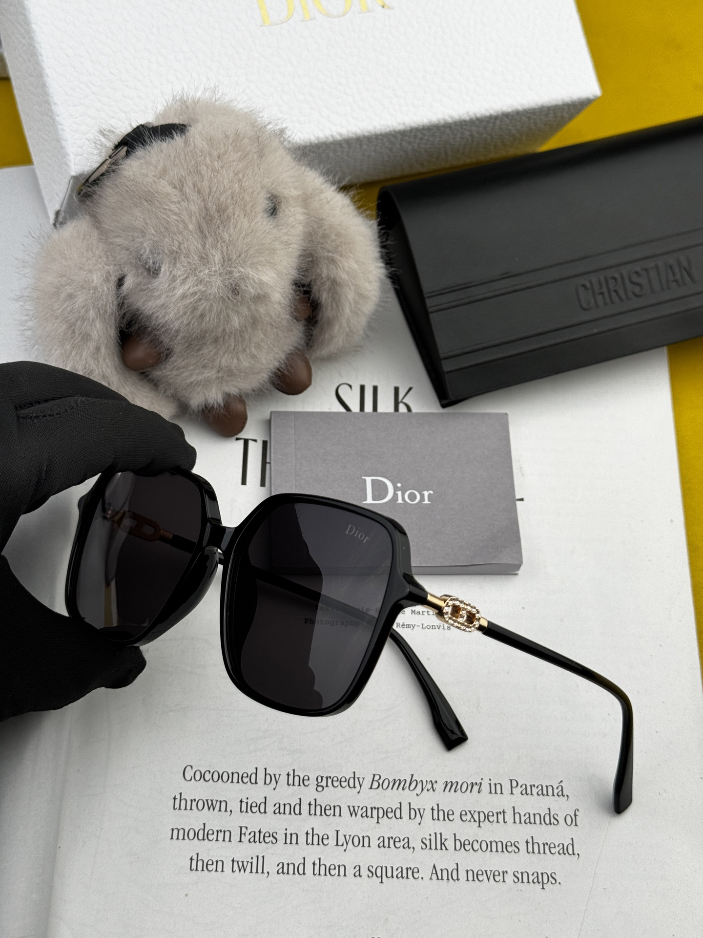   🔺 【DIOR】2025开春新款 潮流爆款 时尚圆框偏光太阳镜 高品质 佩戴舒适 网红潮款墨镜 女士