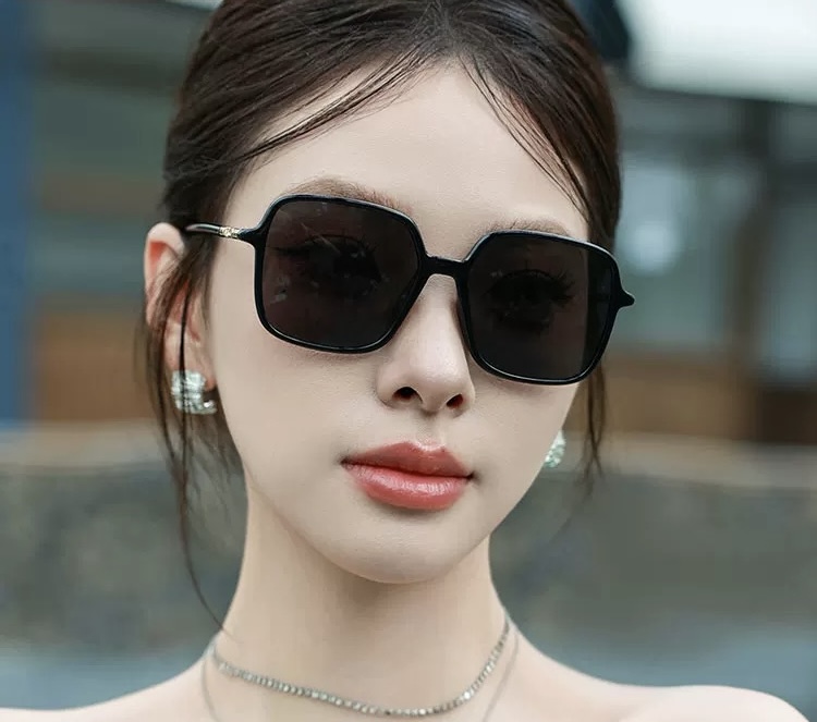   🔺 【DIOR】2025开春新款 潮流爆款 时尚圆框偏光太阳镜 高品质 佩戴舒适 网红潮款墨镜 女士