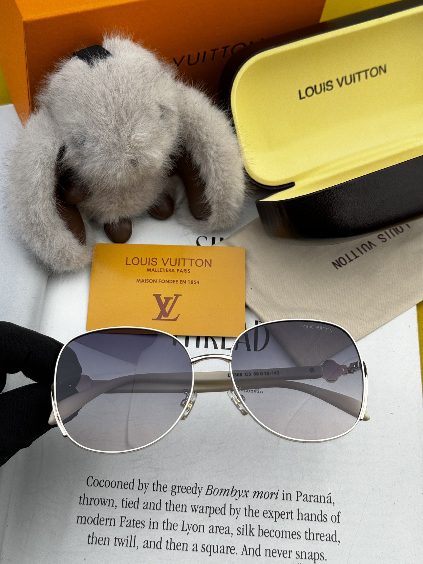   LV 太阳镜潮品官网模特同款 玫瑰玫瑰四叶草🍀精致个性设计简约时尚 高品质值得拥有绝对潮爆整个夏季 