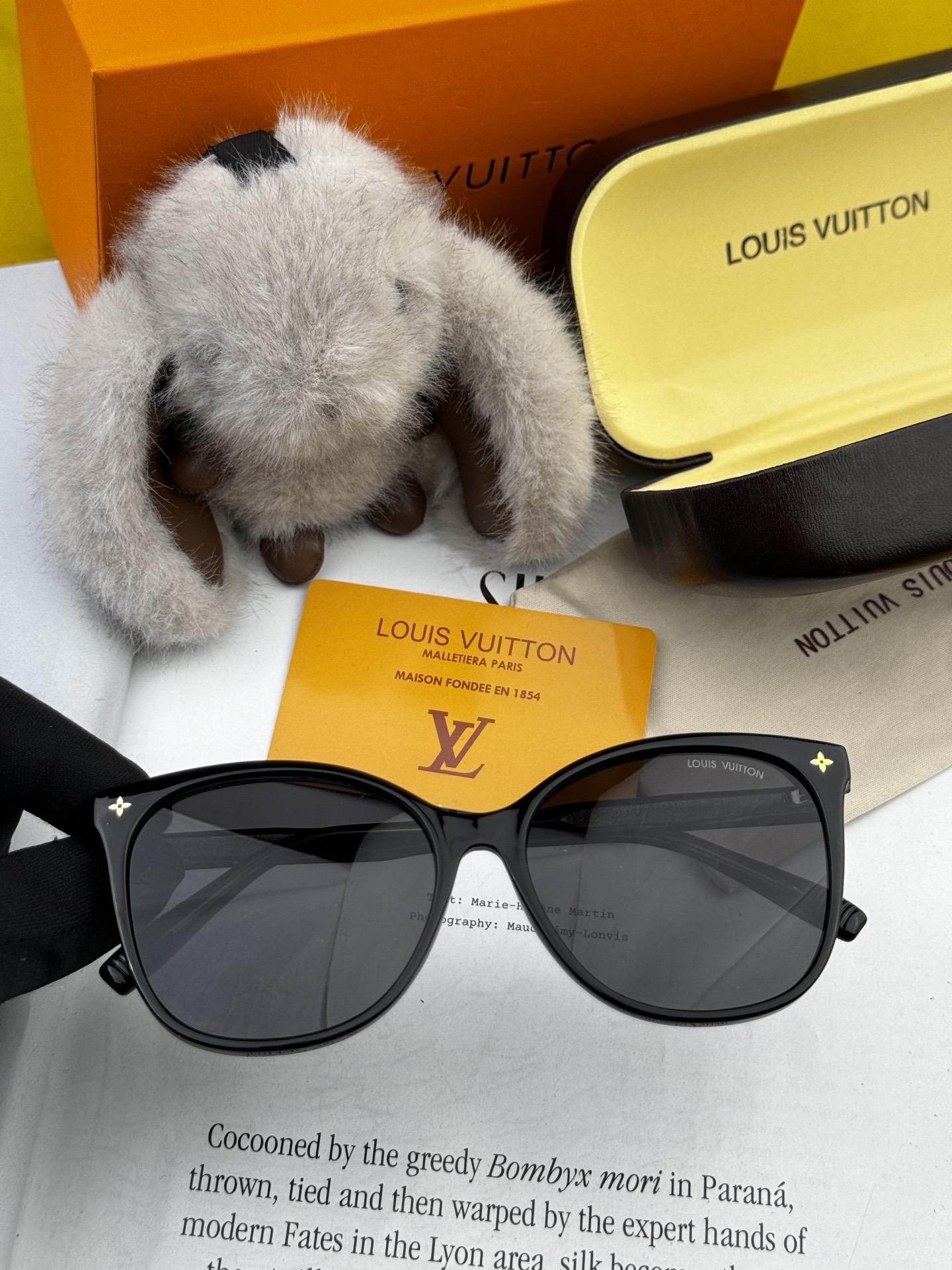   LV 太阳镜潮品官网模特同款 玫瑰玫瑰四叶草🍀精致个性设计简约时尚 高品质值得拥有绝对潮爆整个夏季 