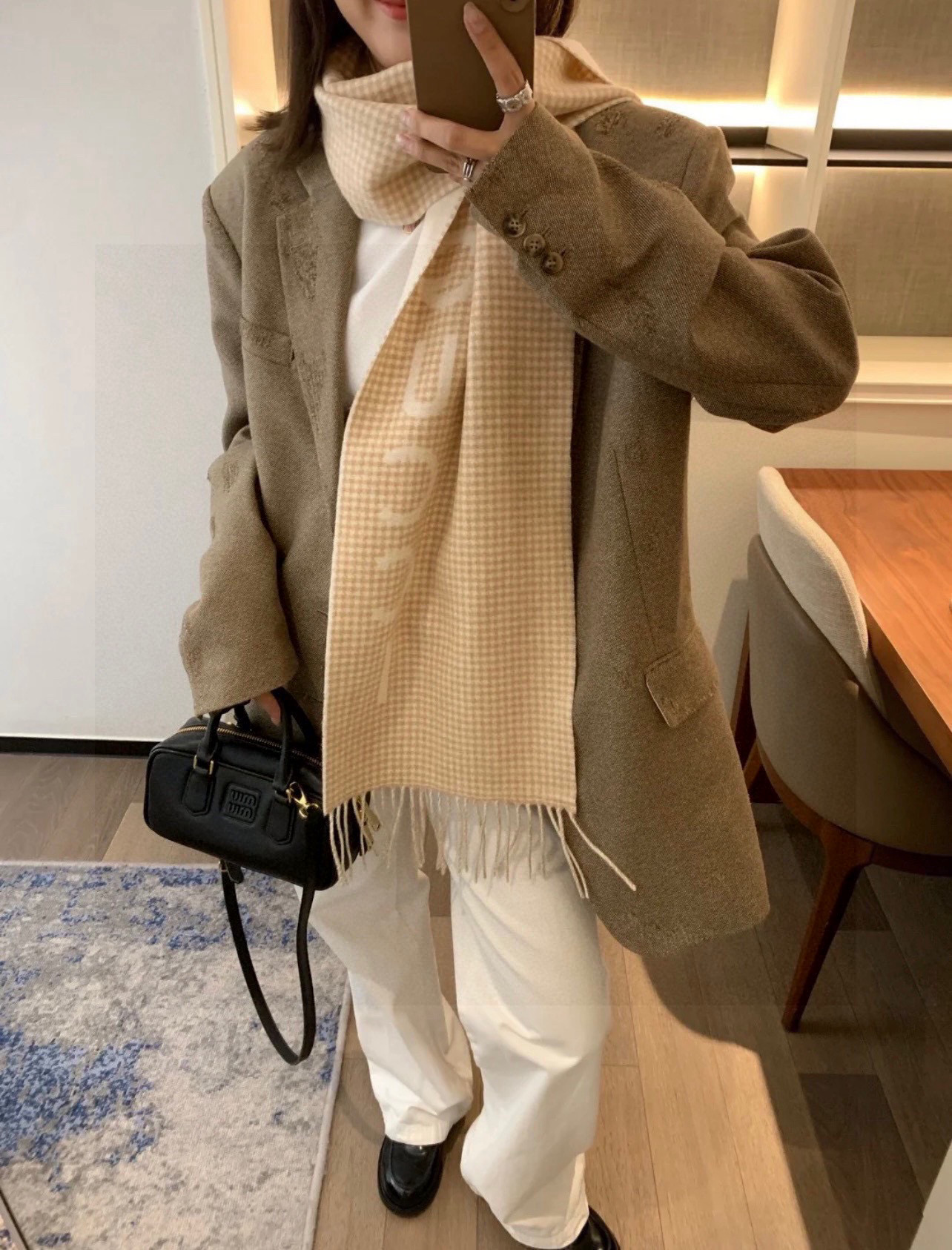 Luxurious Wool Scarf: Soft, Warm, Handmade with Unique Design and Dual-Sided Pattern - 图片 4