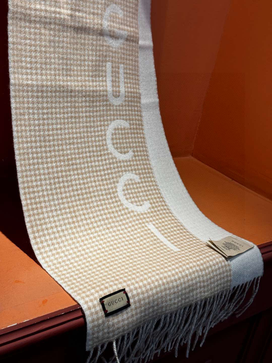 Luxurious Wool Scarf with Elegant Design and Superior Quality Materials - 图片 9