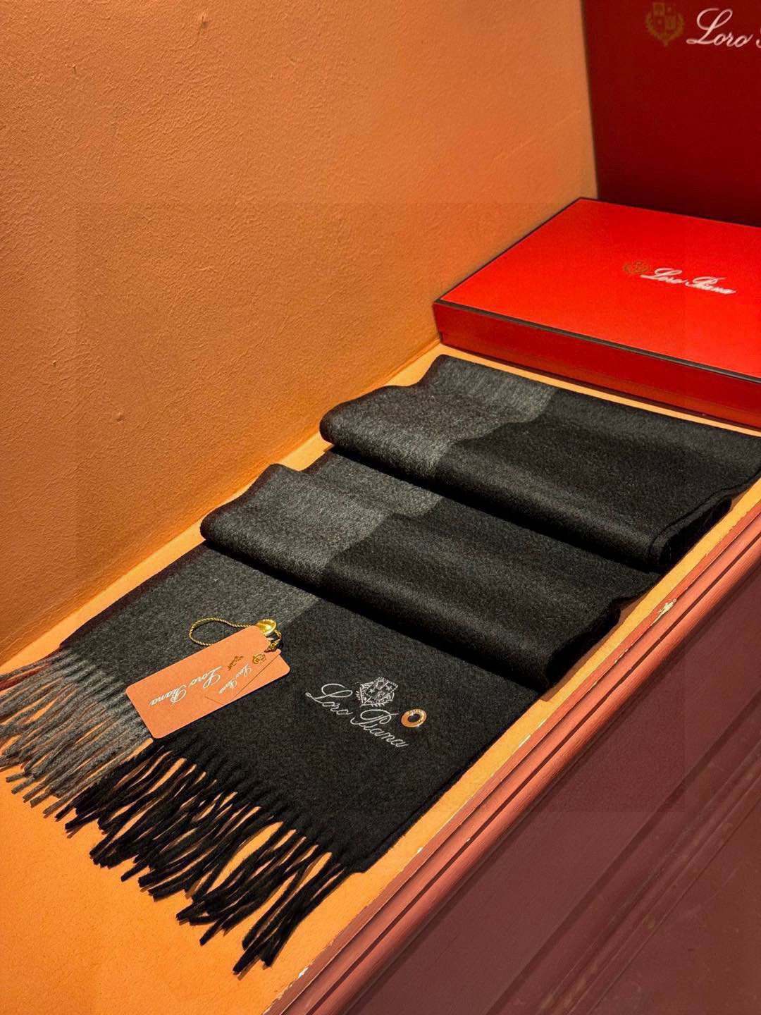 Luxurious Loro Piana Scarf: High-Quality Wool, Timeless Elegance, Vibrant Colors - 图片 7