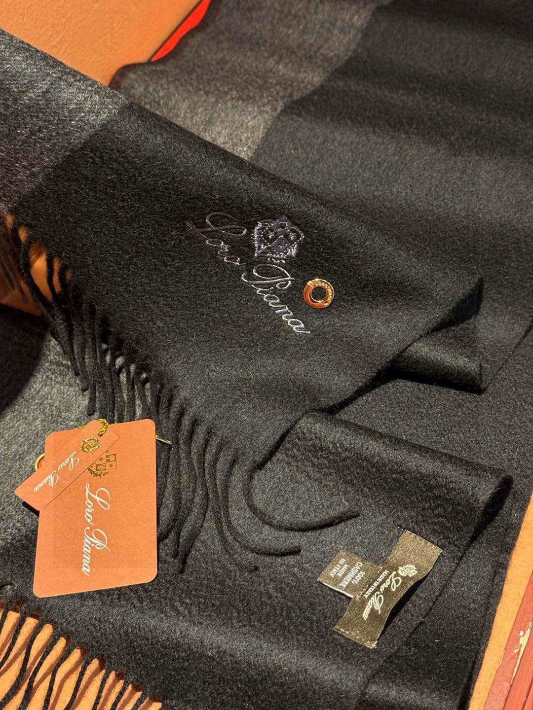 Luxurious Loro Piana Scarf: High-Quality Wool, Timeless Elegance, Vibrant Colors - 图片 8