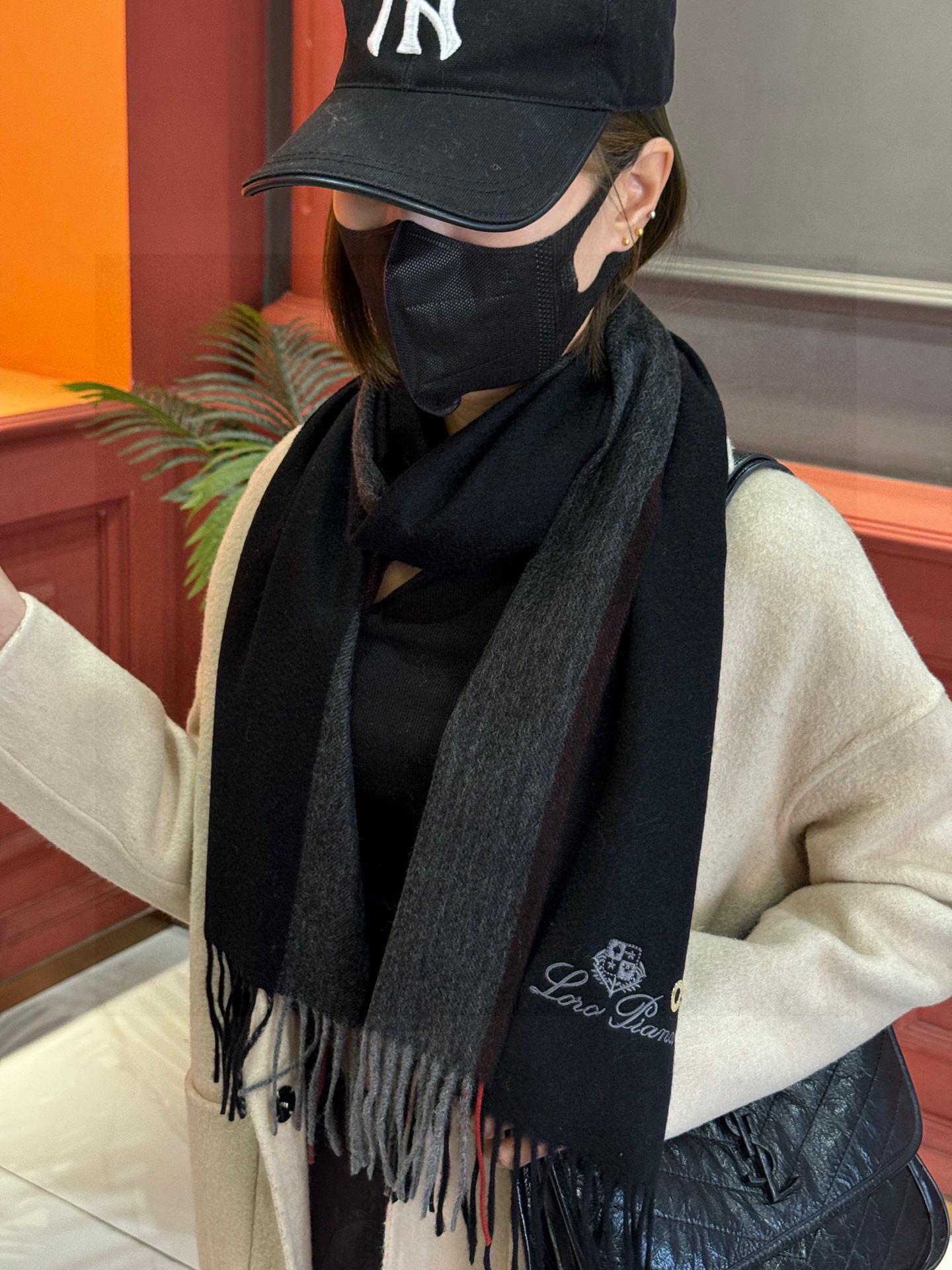 Luxurious Loro Piana Scarf: High-Quality Wool, Timeless Elegance, Vibrant Colors - 图片 3