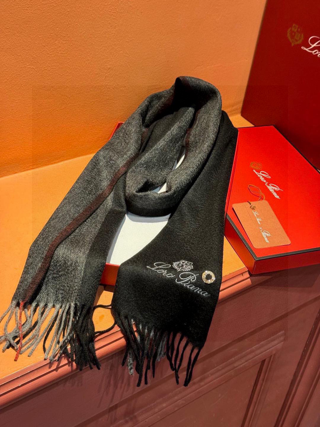 Luxurious Loro Piana Scarf: High-Quality Wool, Timeless Elegance, Vibrant Colors - 图片 9